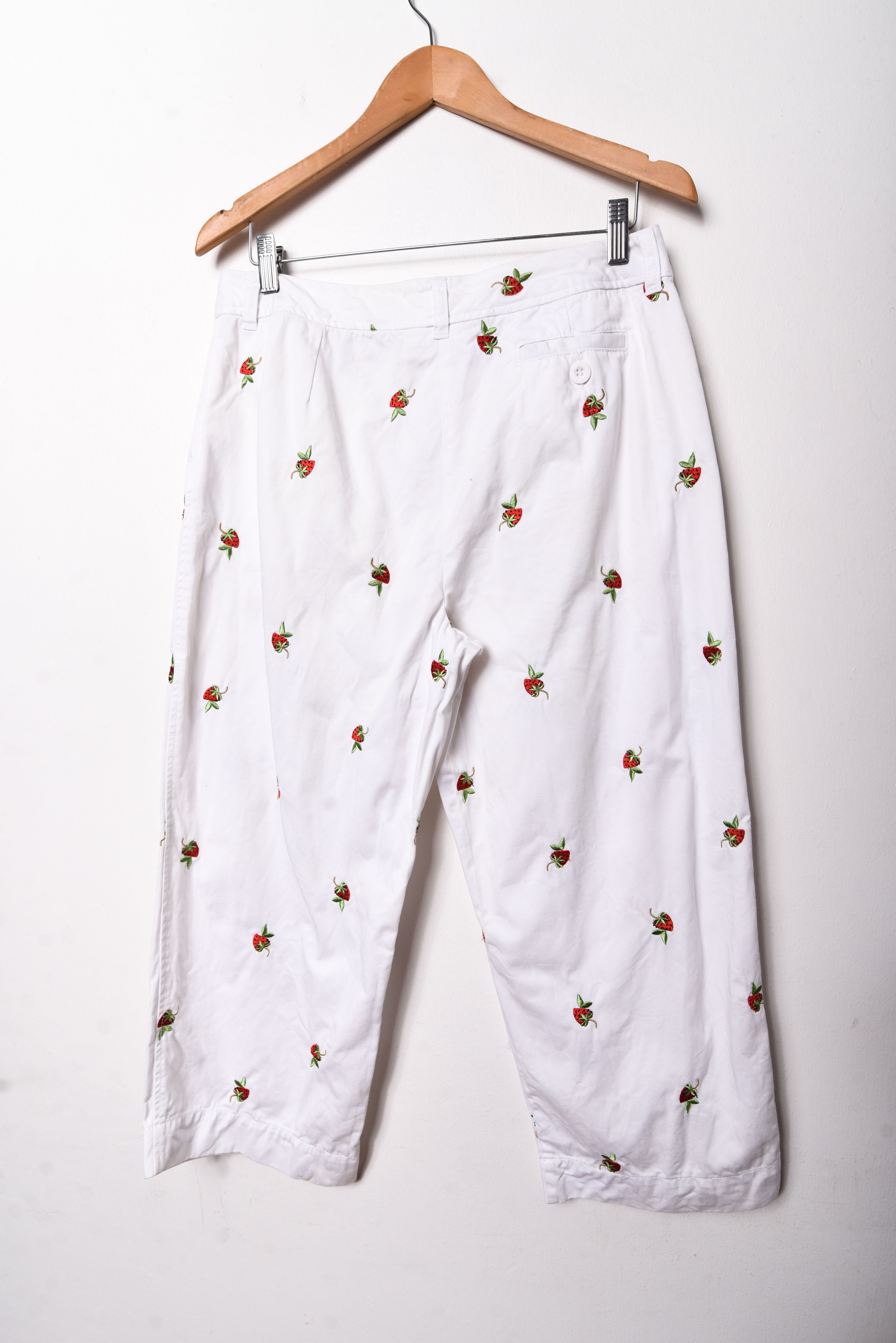 Pantalón blanco frutillitas bordadas