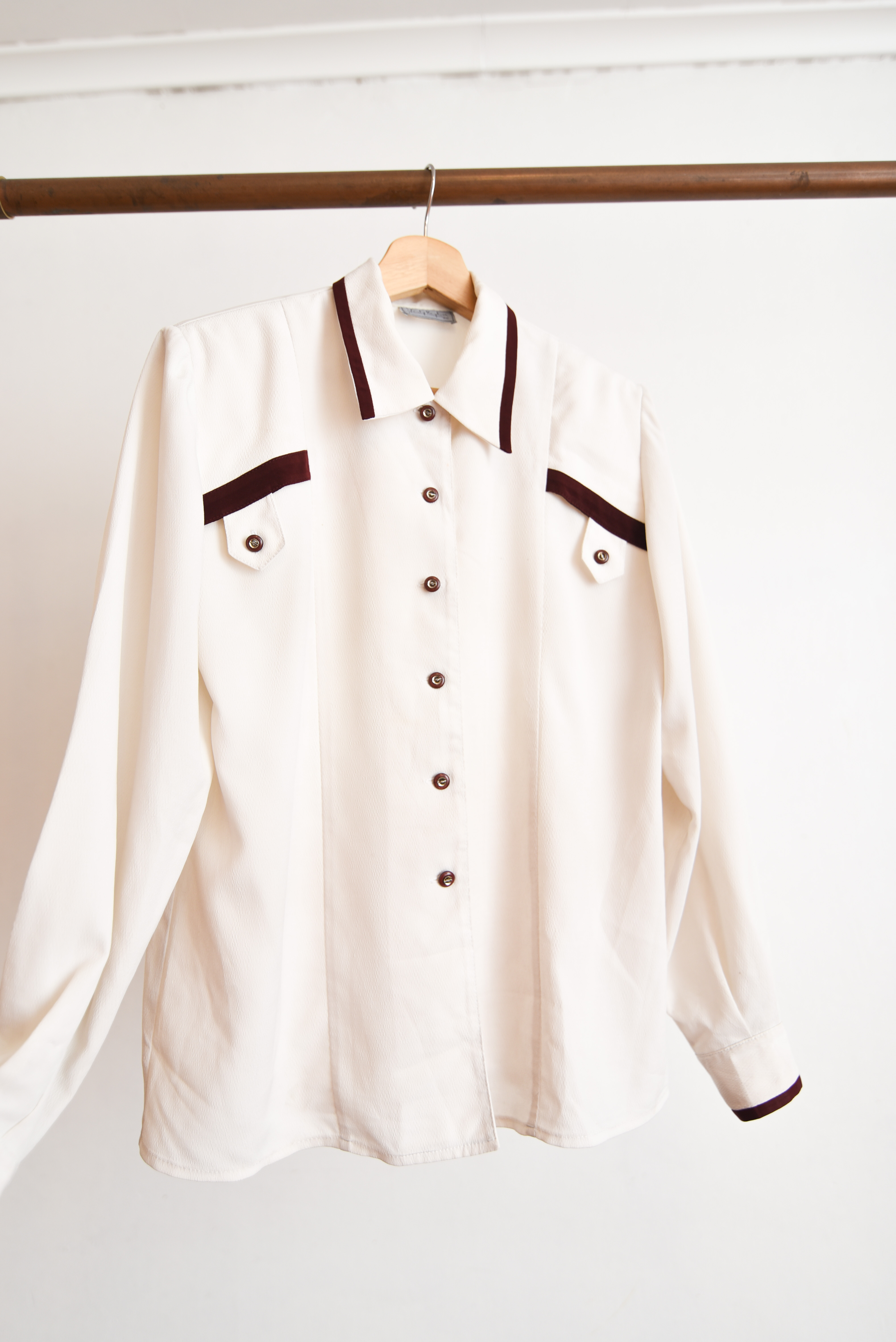 Blusa marfil y burdeo vintage