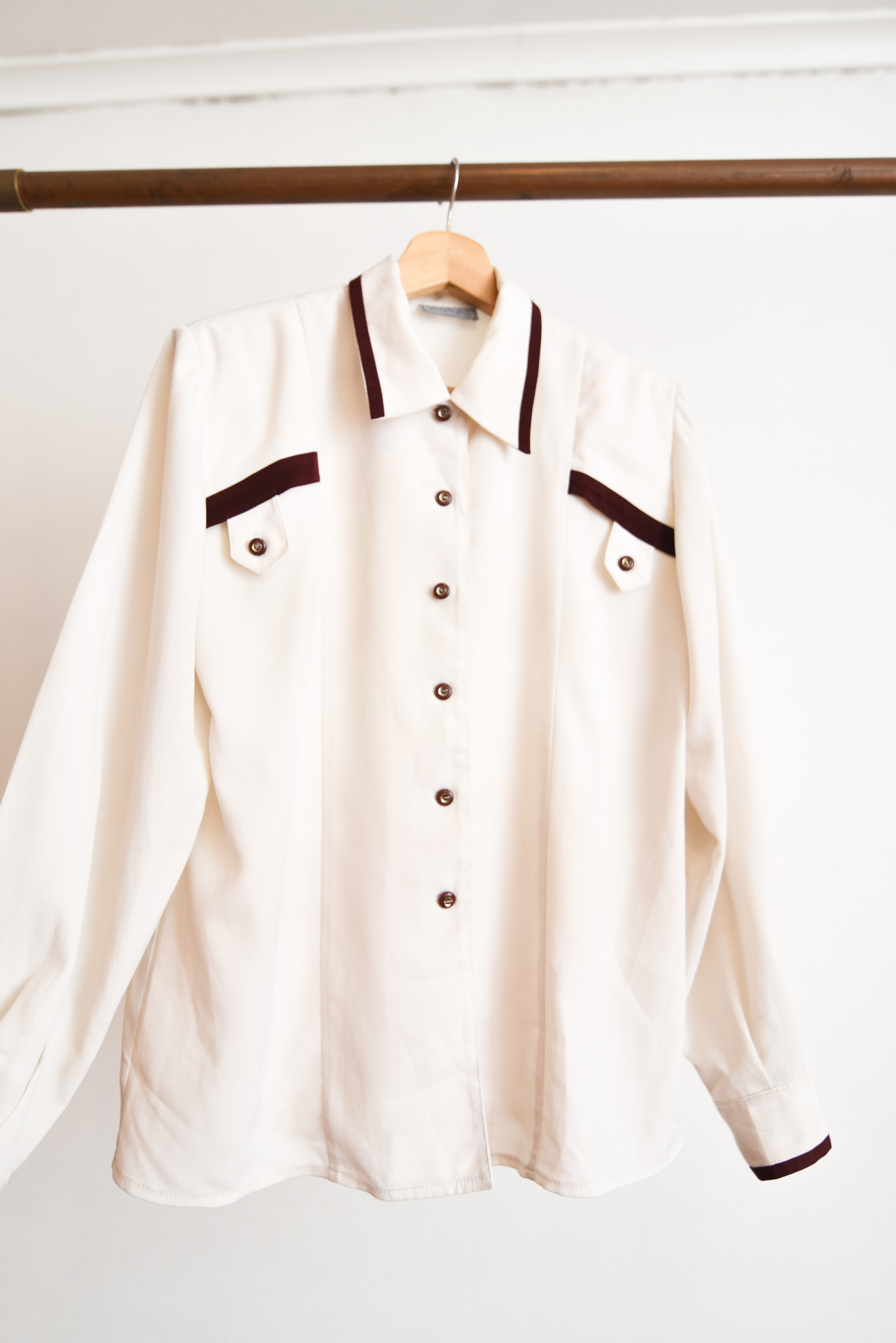 Blusa marfil y burdeo vintage