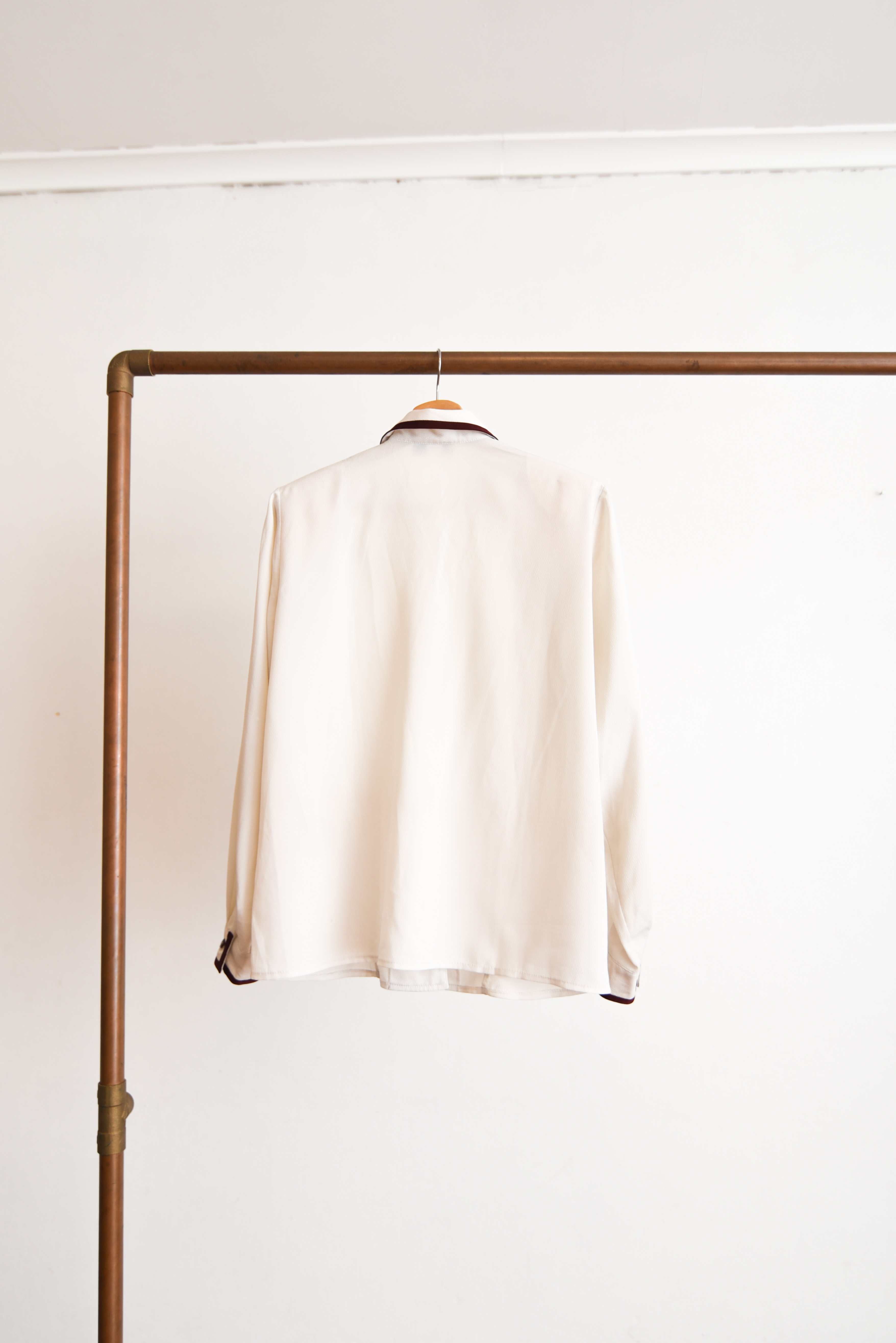 Blusa marfil y burdeo vintage