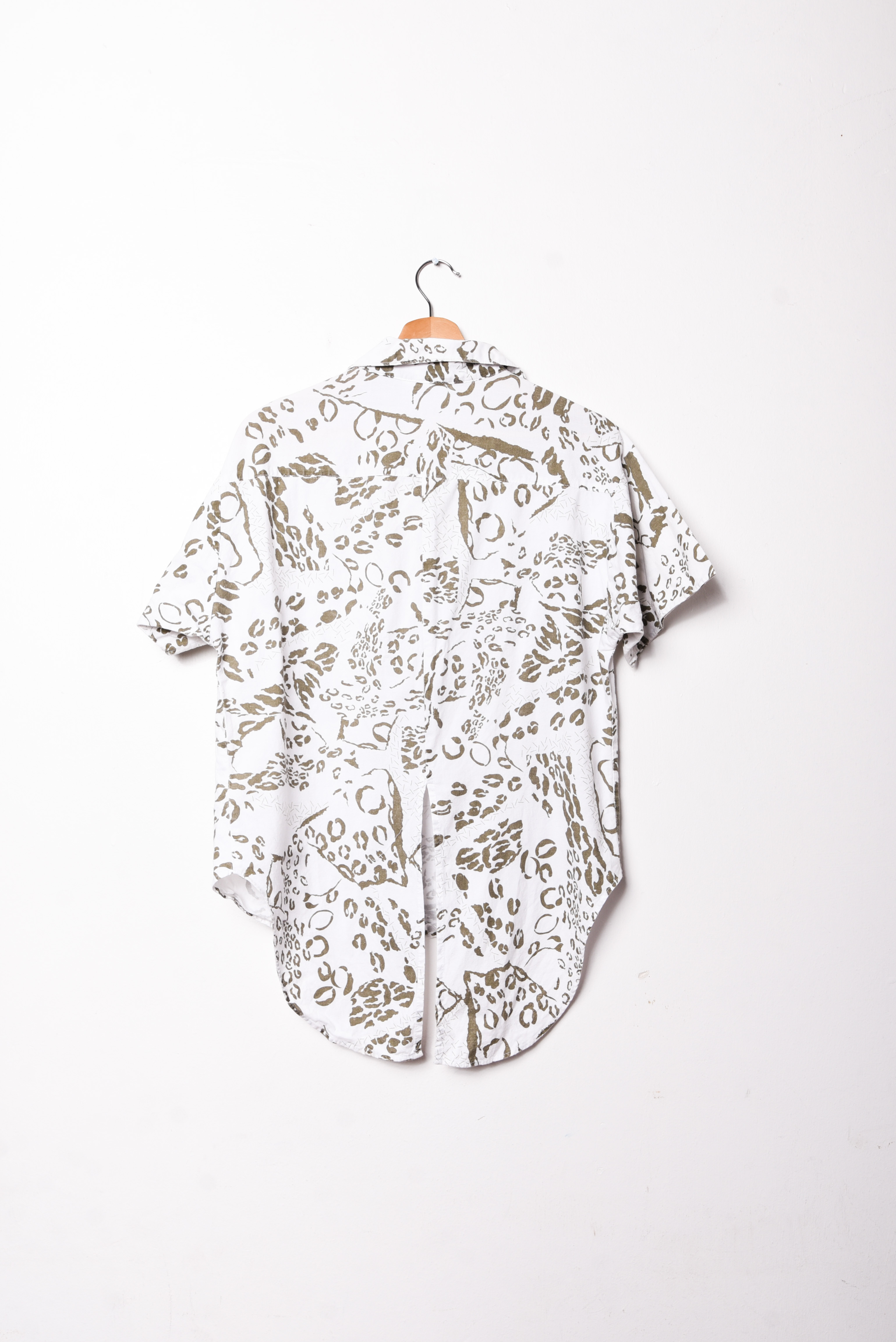 Camisa blanca animal print 80s