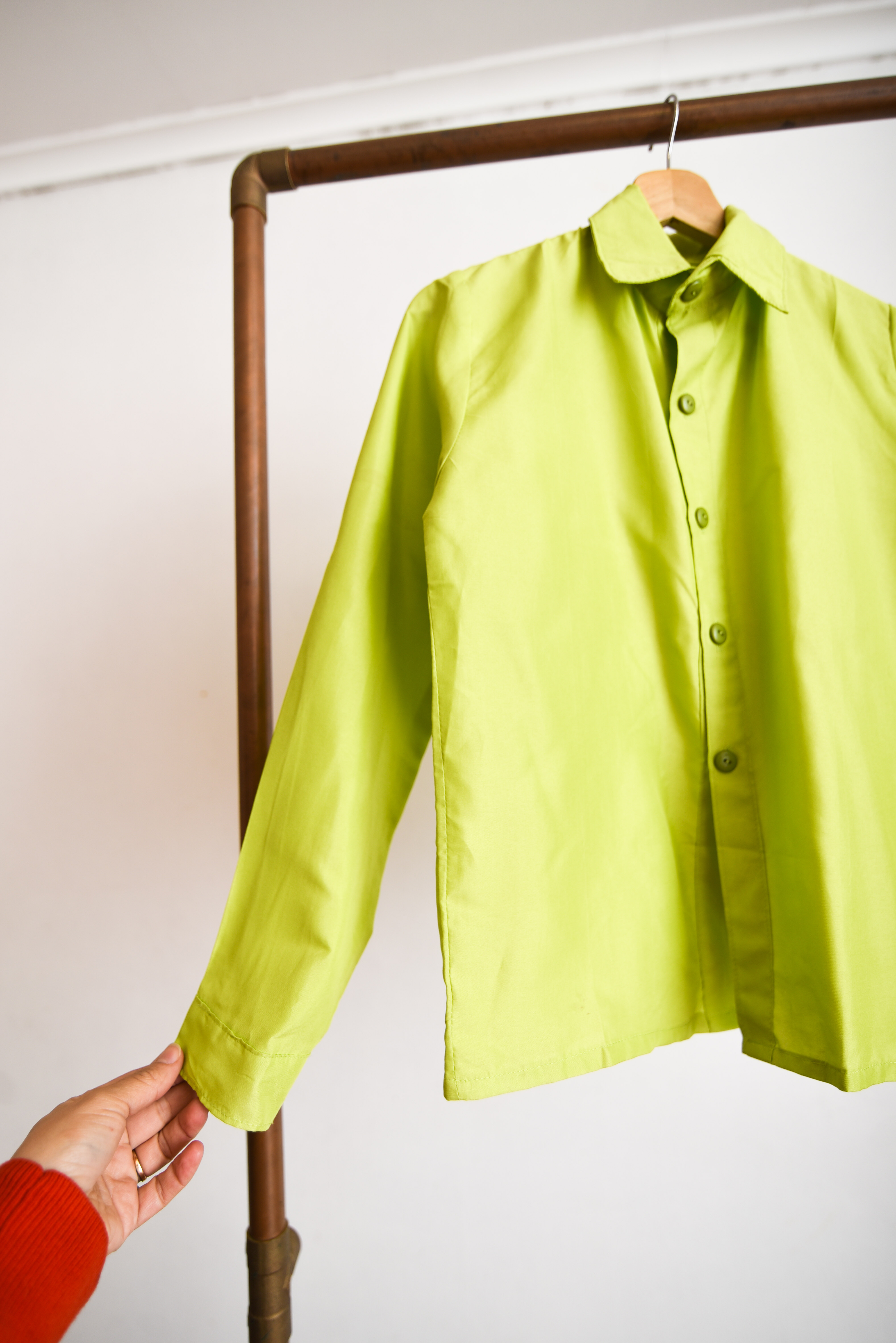 Camisa verde manzada