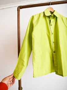 Camisa verde manzada