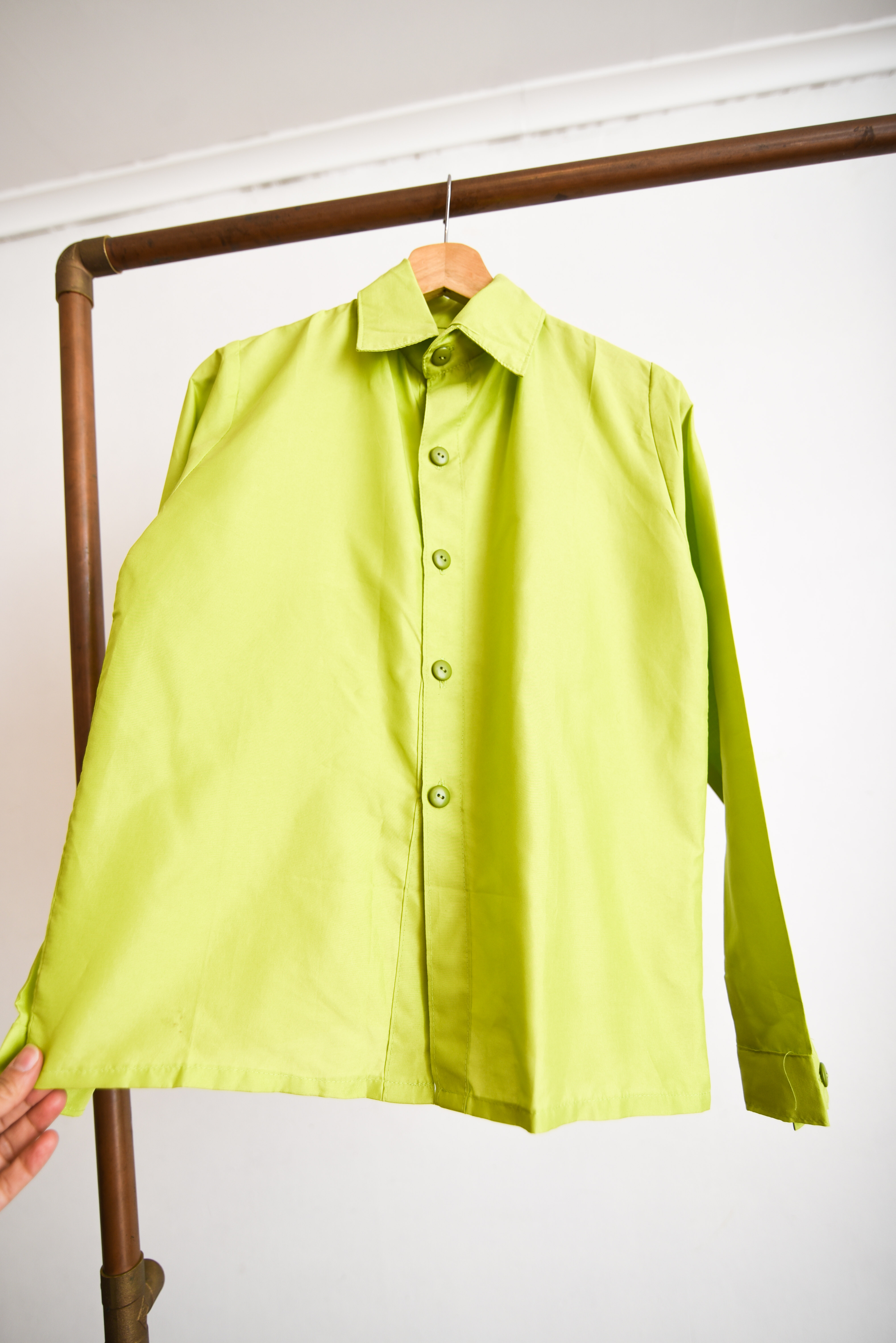 Camisa verde manzada