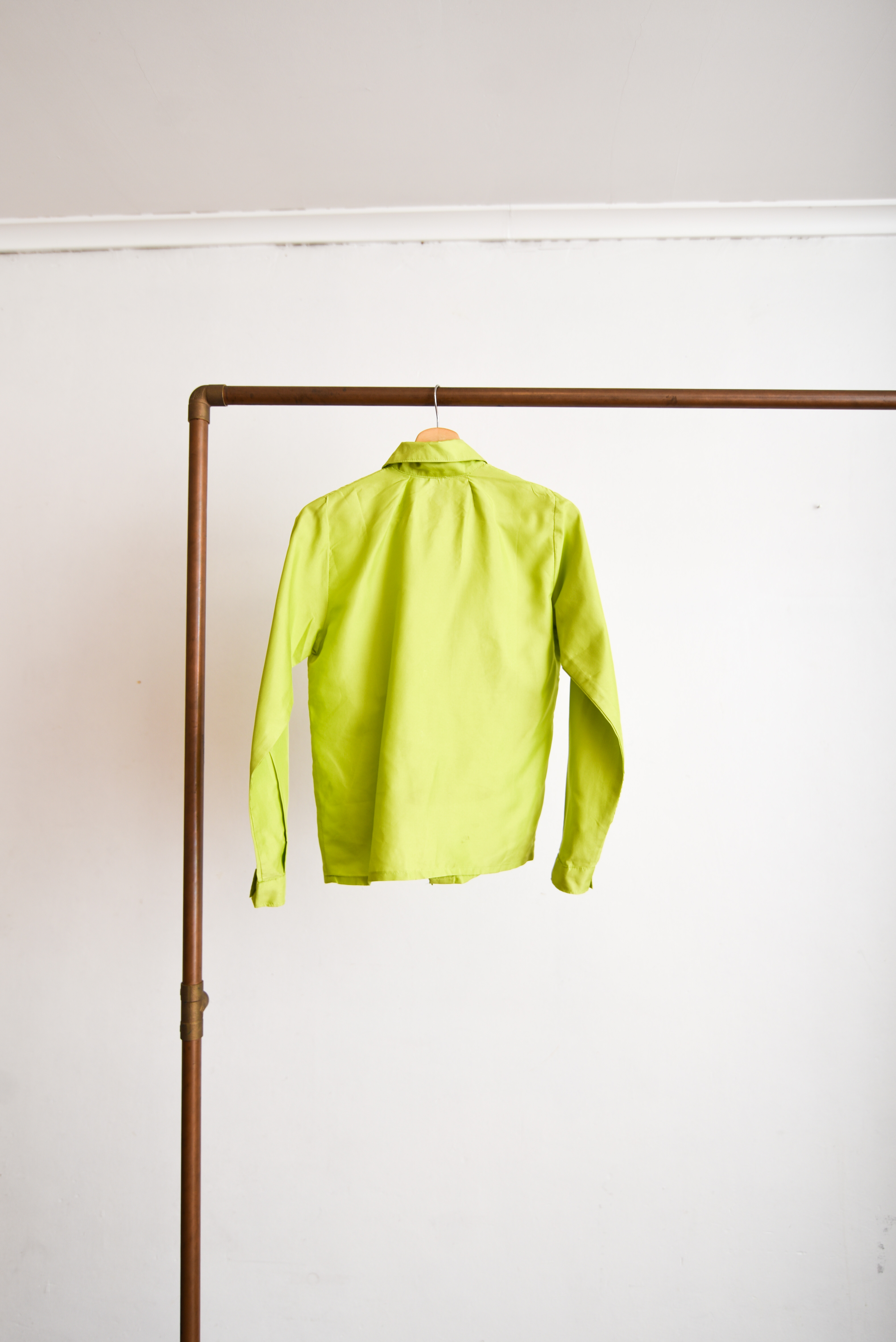 Camisa verde manzada
