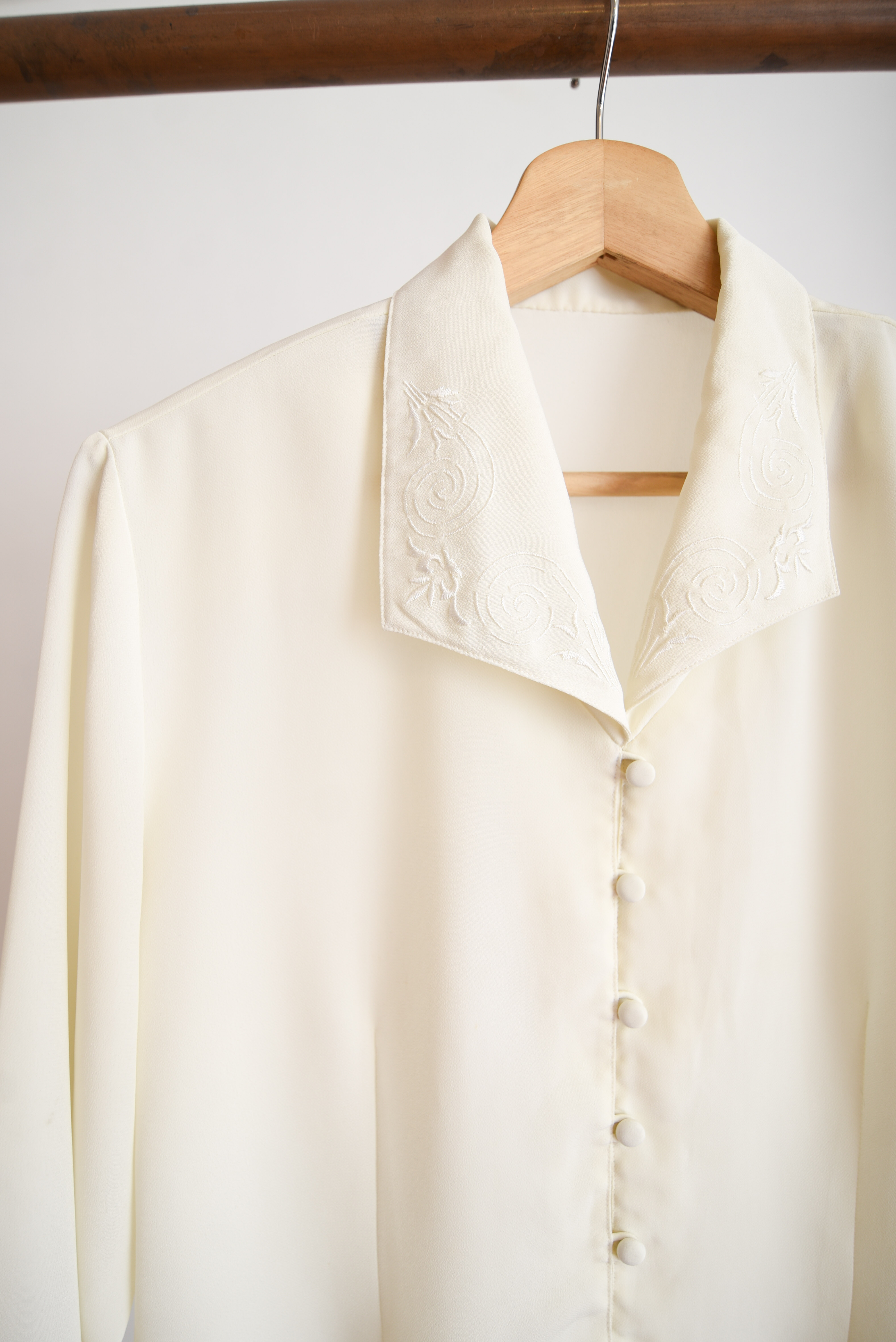 Blusa marfil vintage bordada
