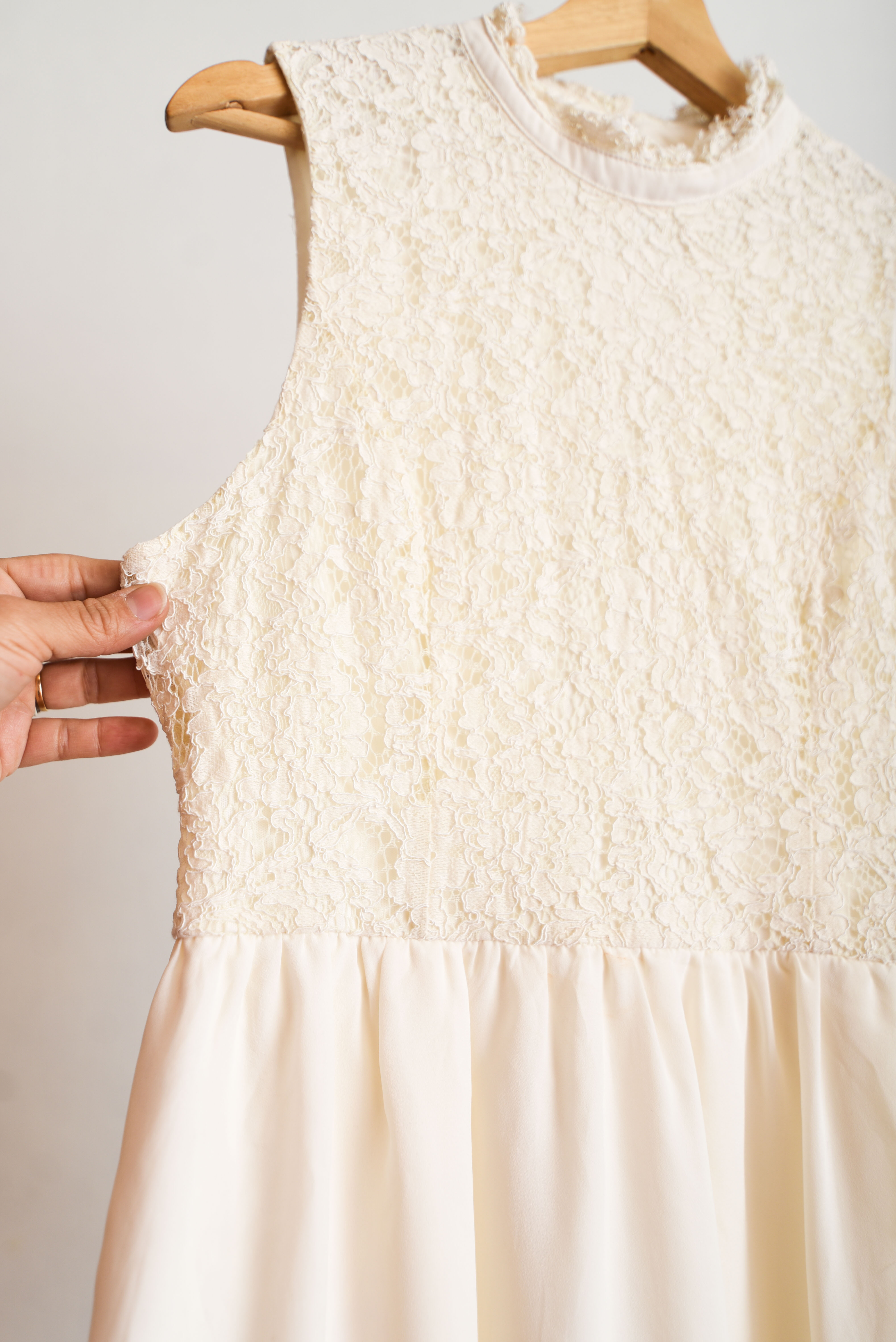 Vestido marfil encaje vaporoso