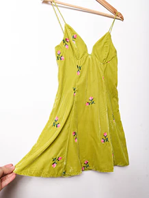 Vestido verde pistacho velvet