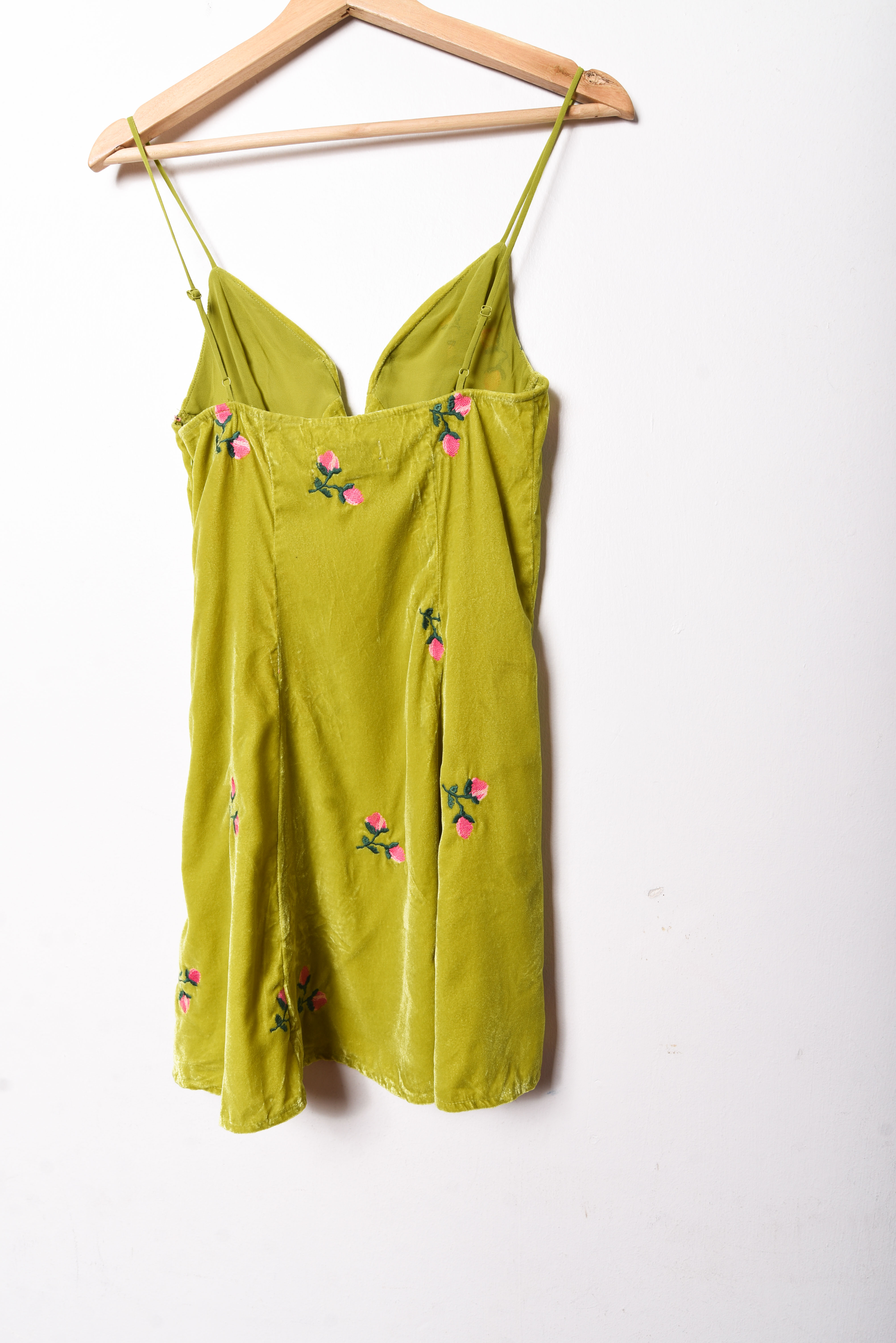 Vestido verde pistacho velvet