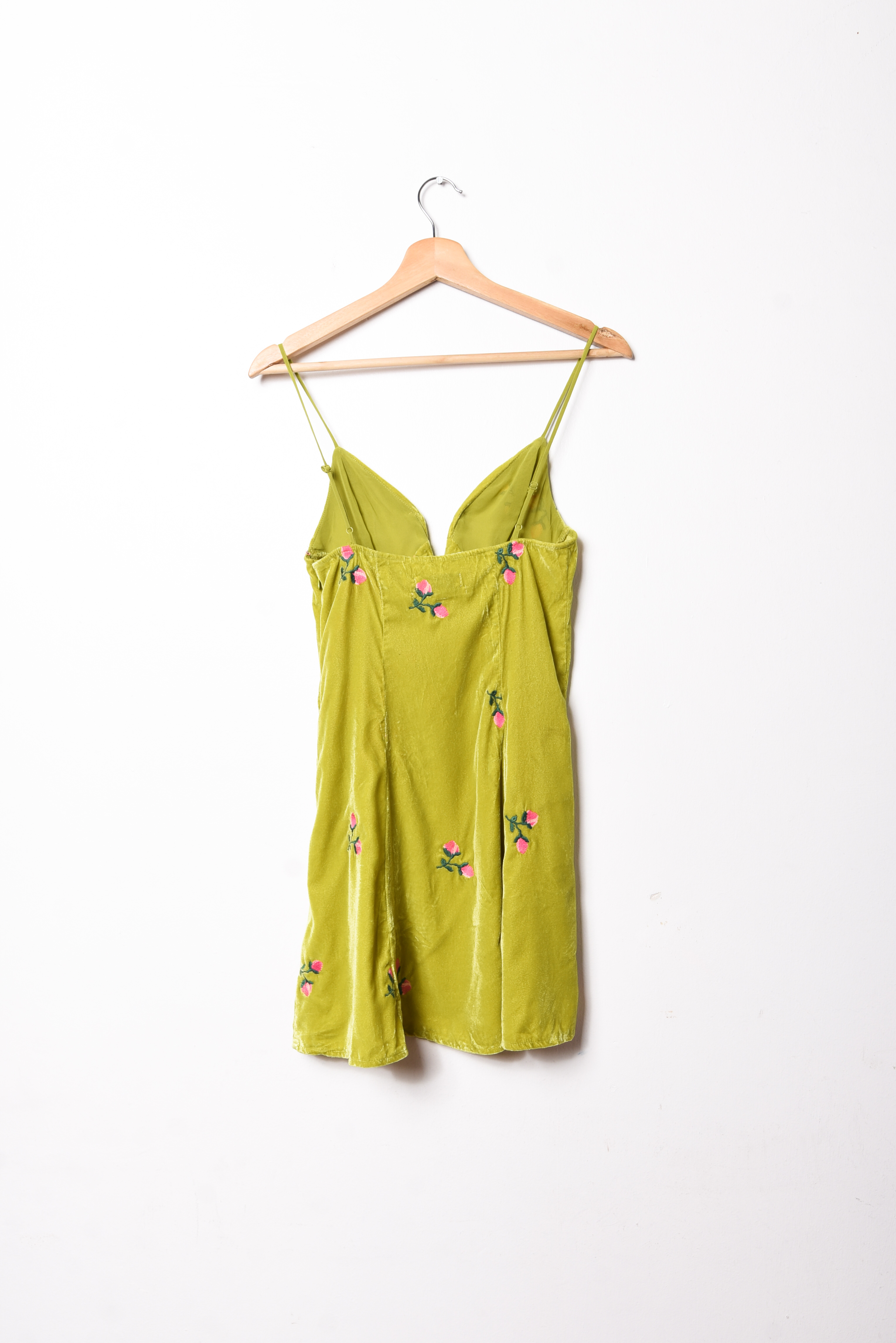 Vestido verde pistacho velvet