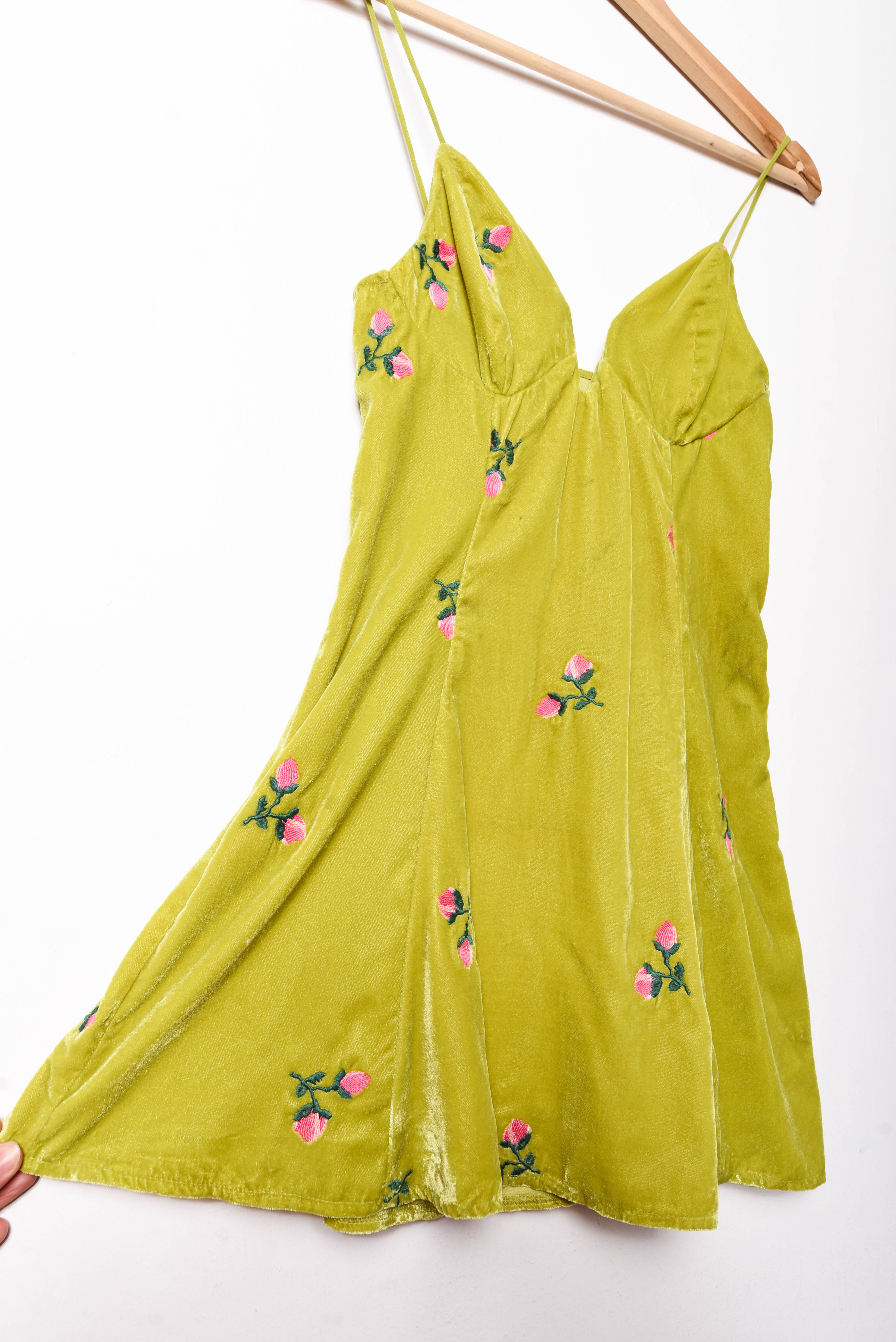 Vestido verde pistacho velvet