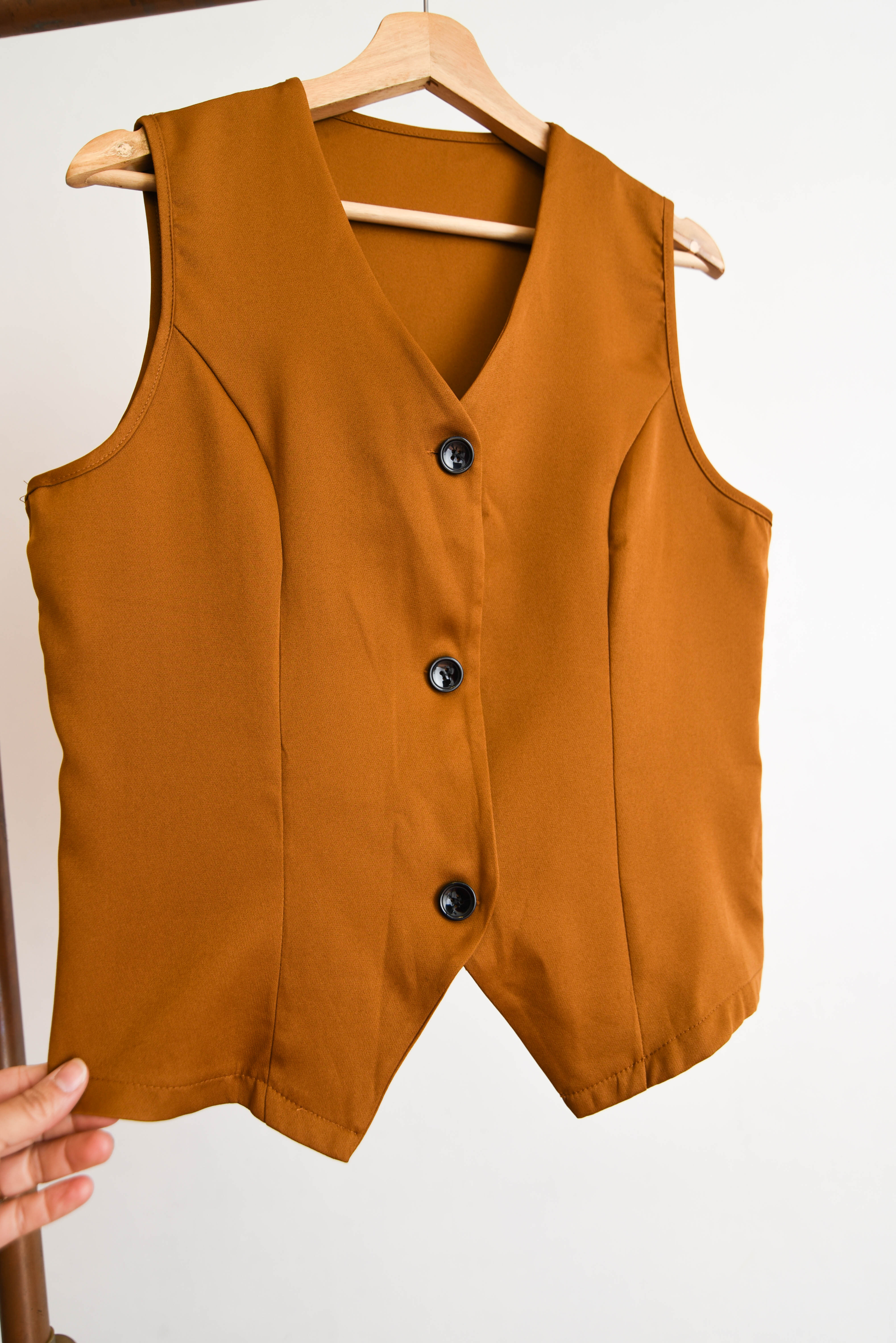 Vest camel botones