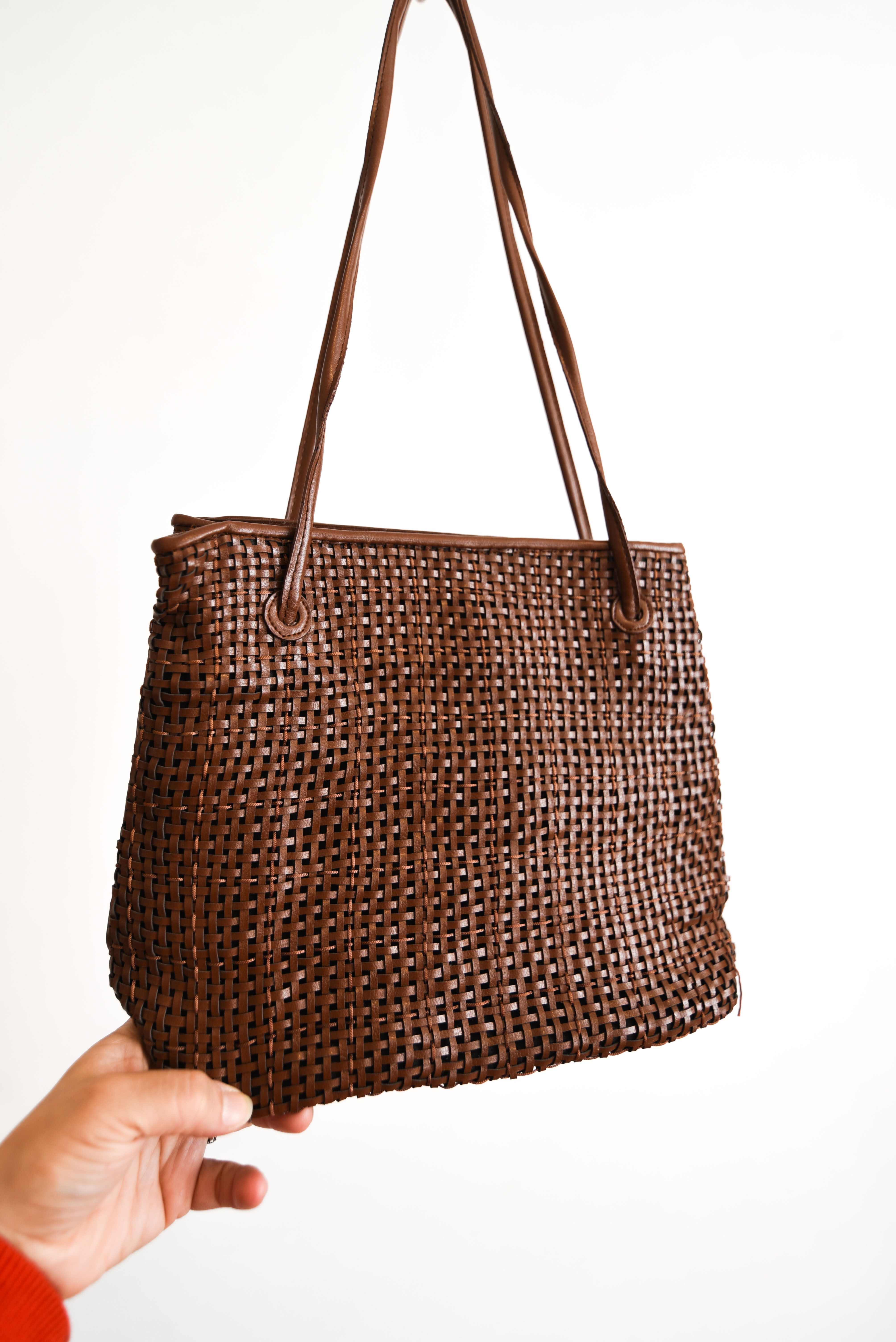 Cartera café entrelazada 90s