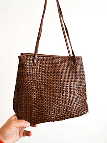 Cartera café entrelazada 90s