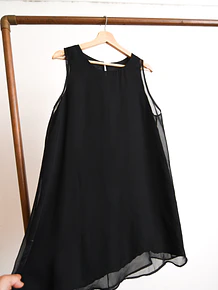 Vestido negro 90s vaporoso