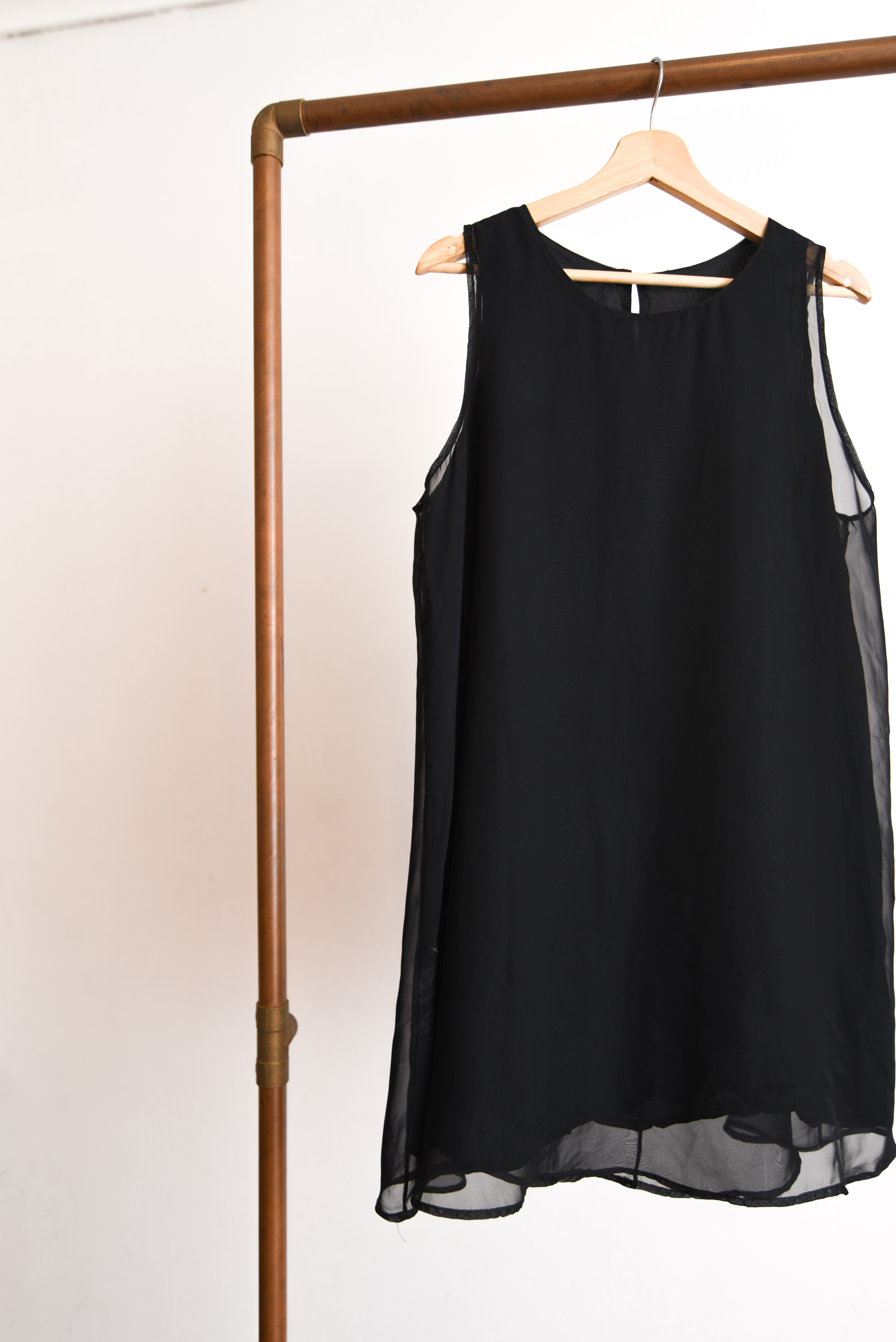 Vestido negro 90s vaporoso
