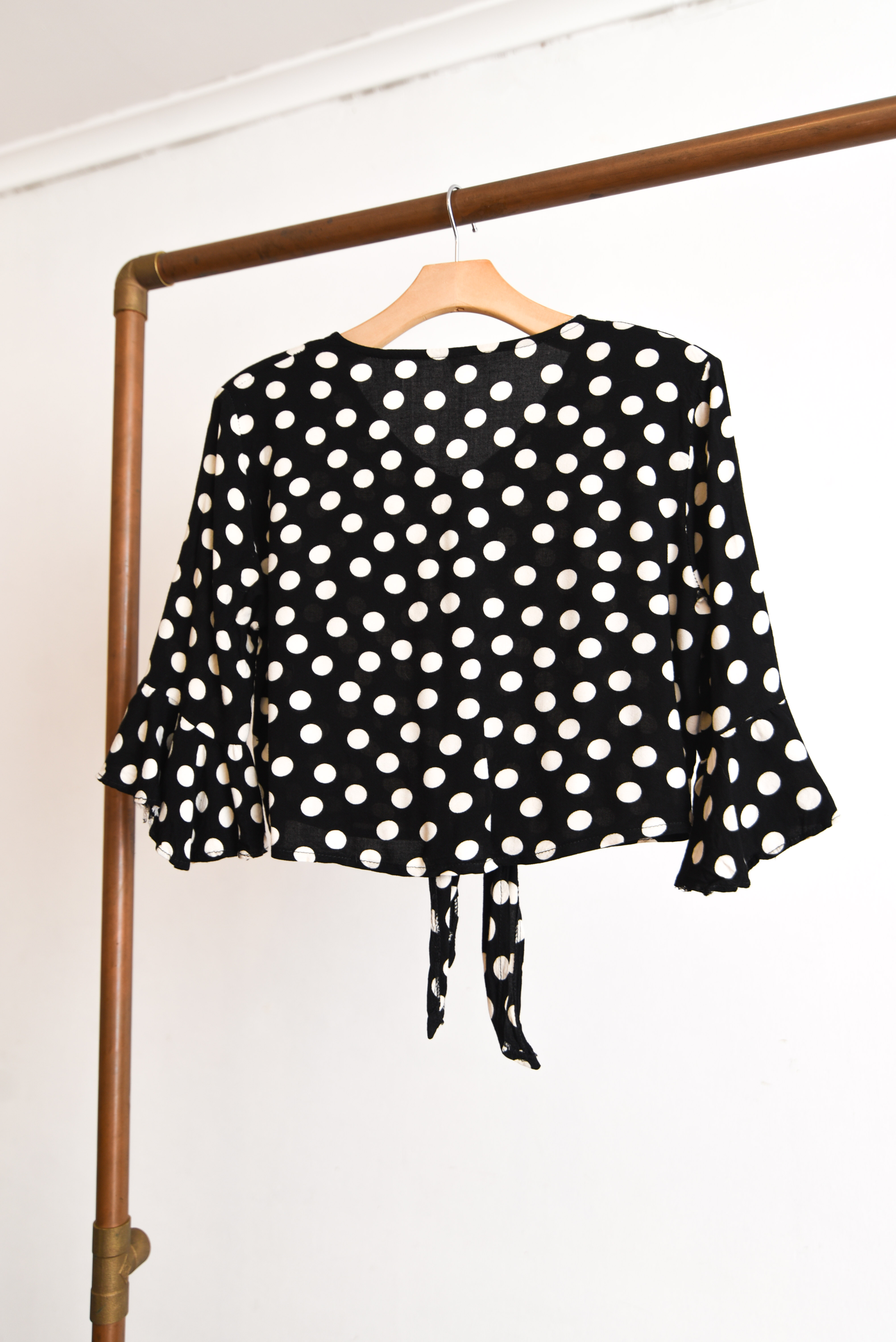 Blusa lunares y nudo