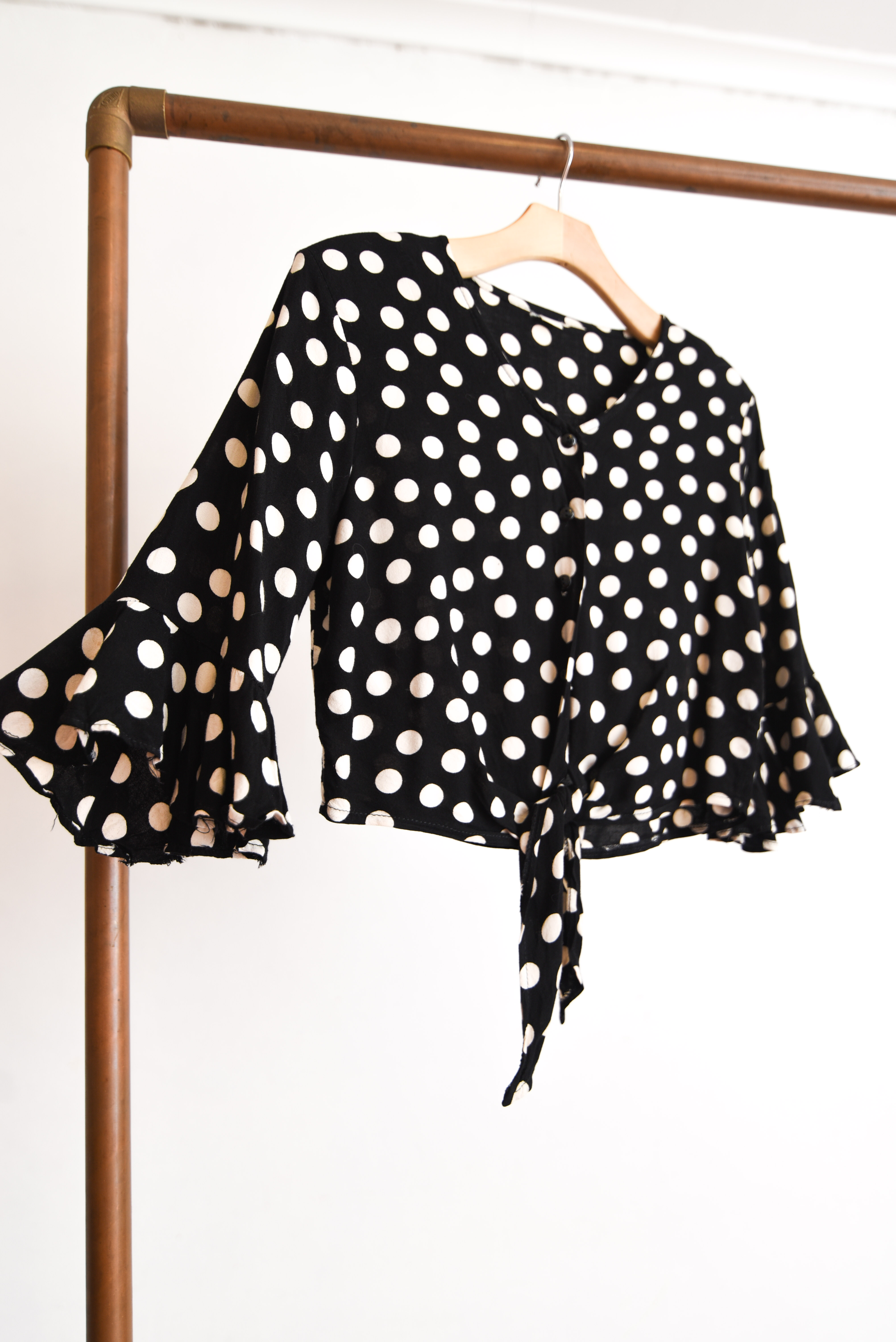 Blusa lunares y nudo