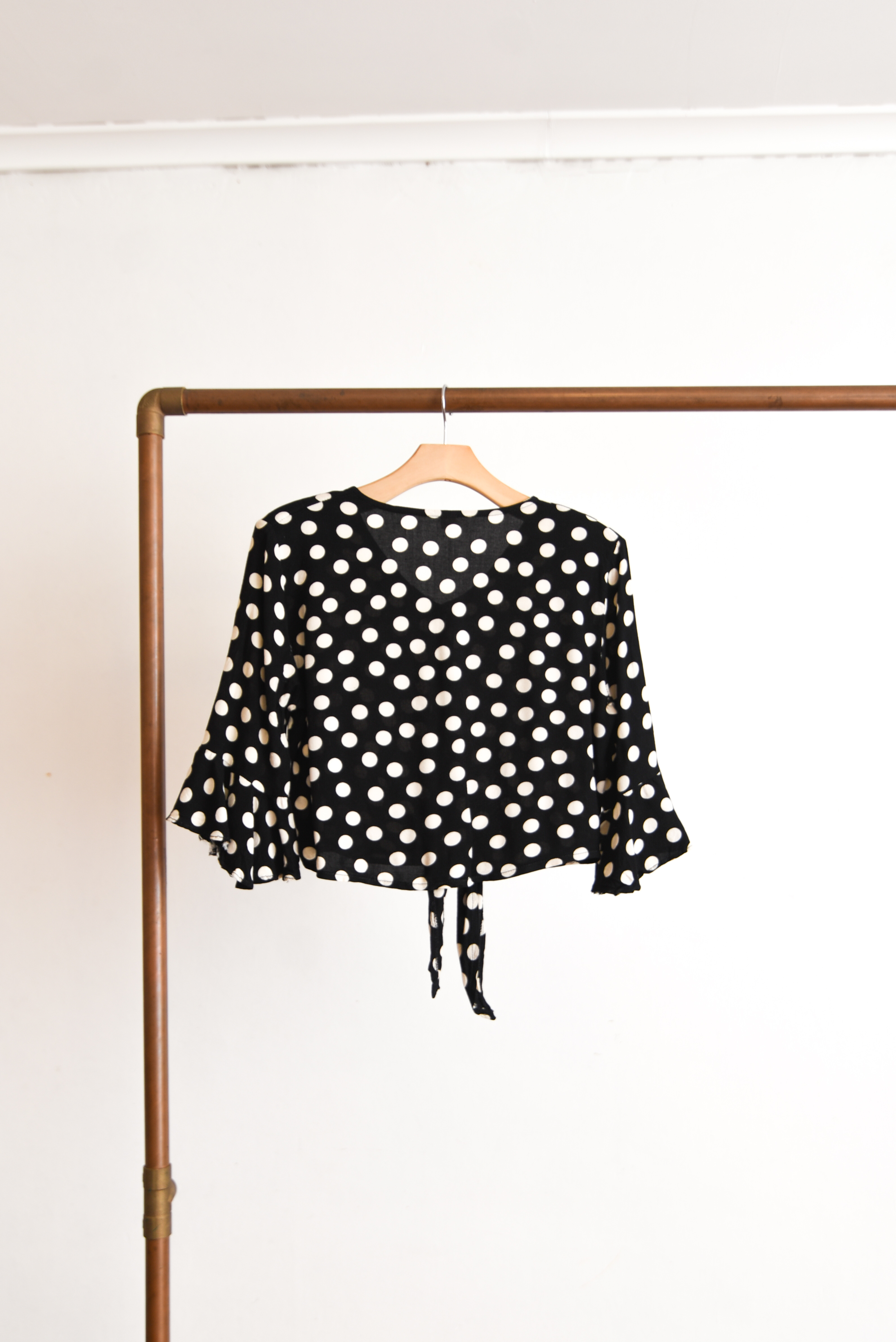 Blusa lunares y nudo