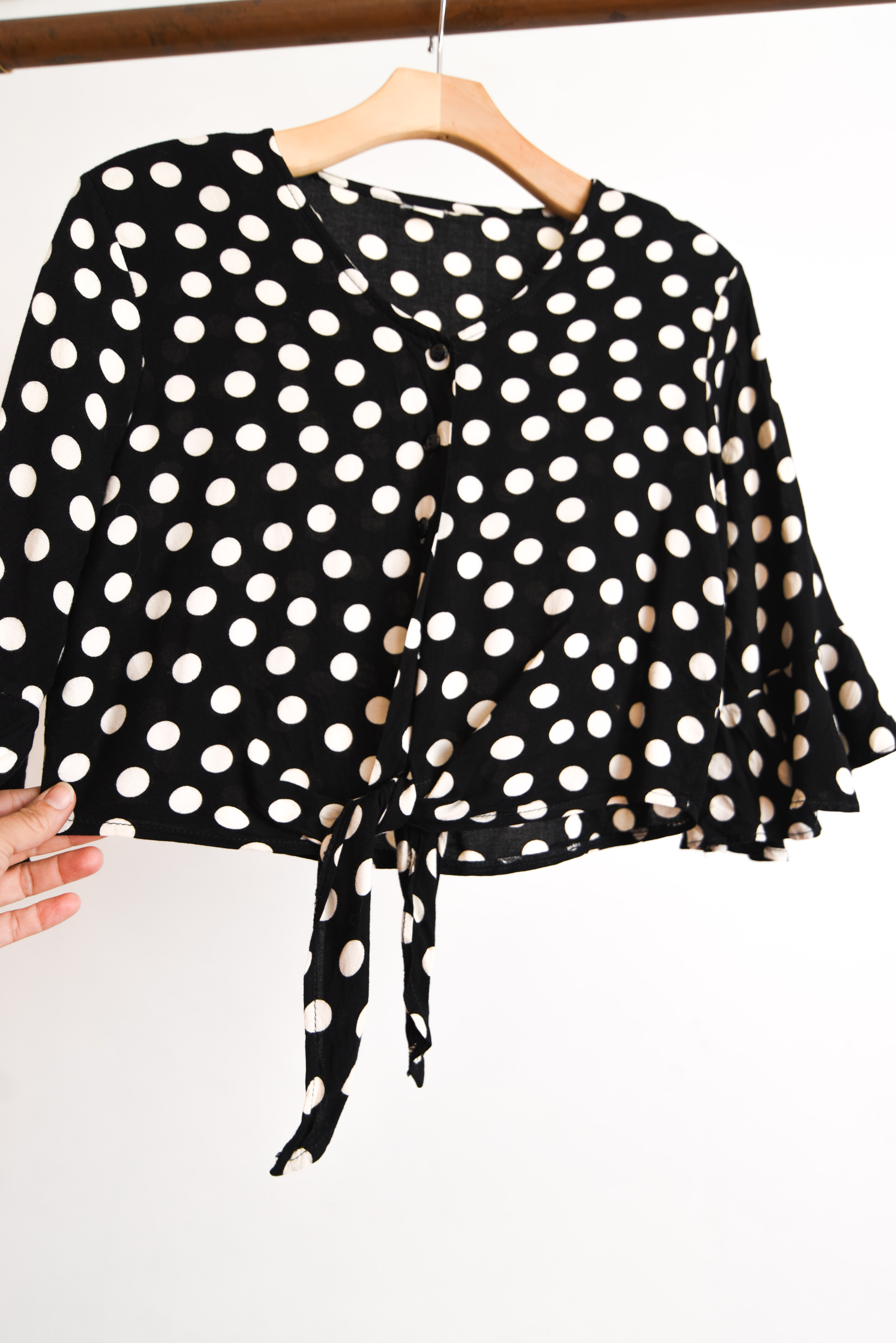 Blusa lunares y nudo