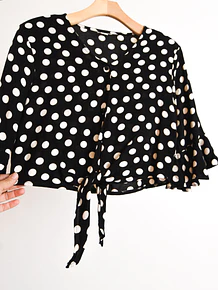 Blusa lunares y nudo