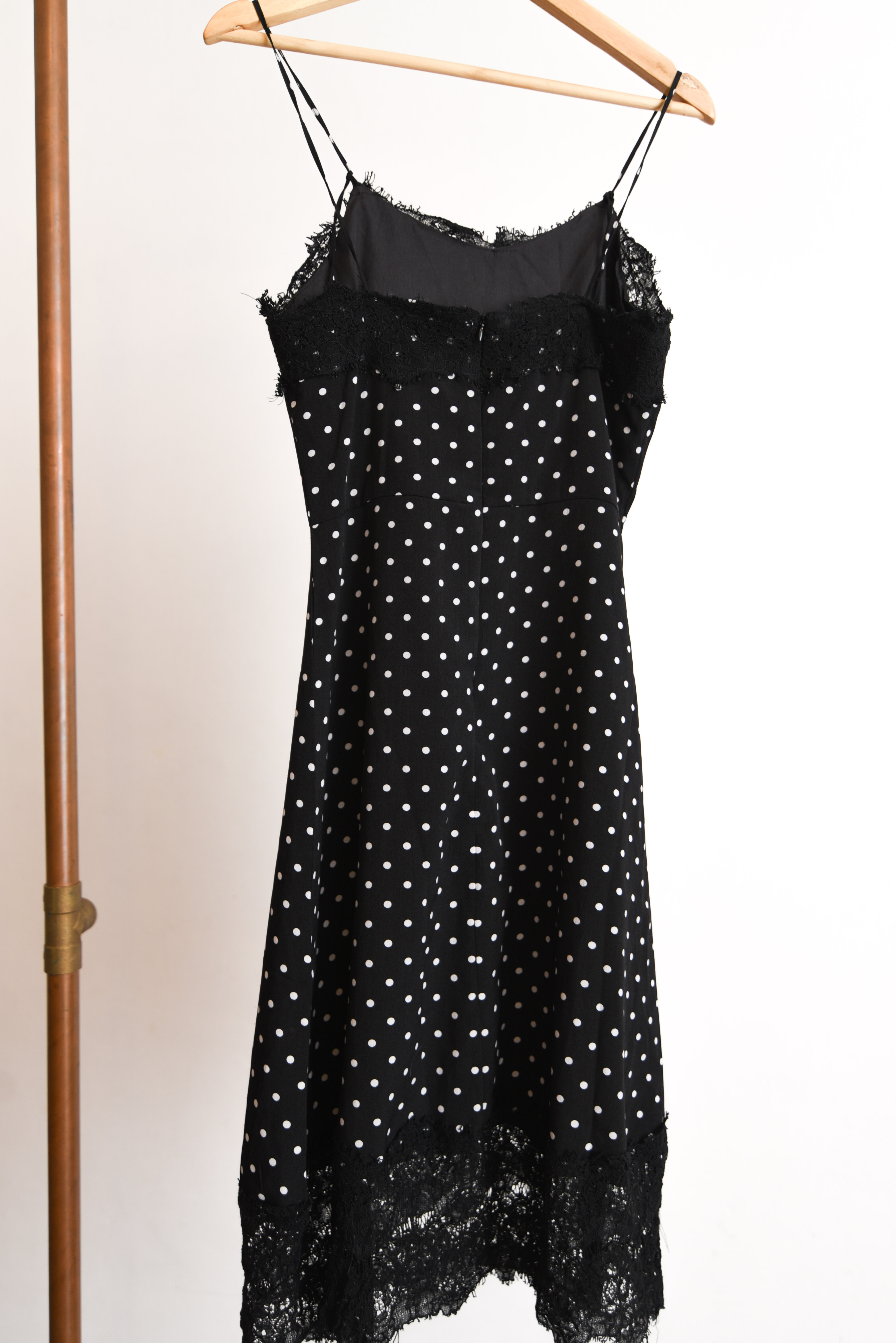 Vestido negro polka dots y encaje