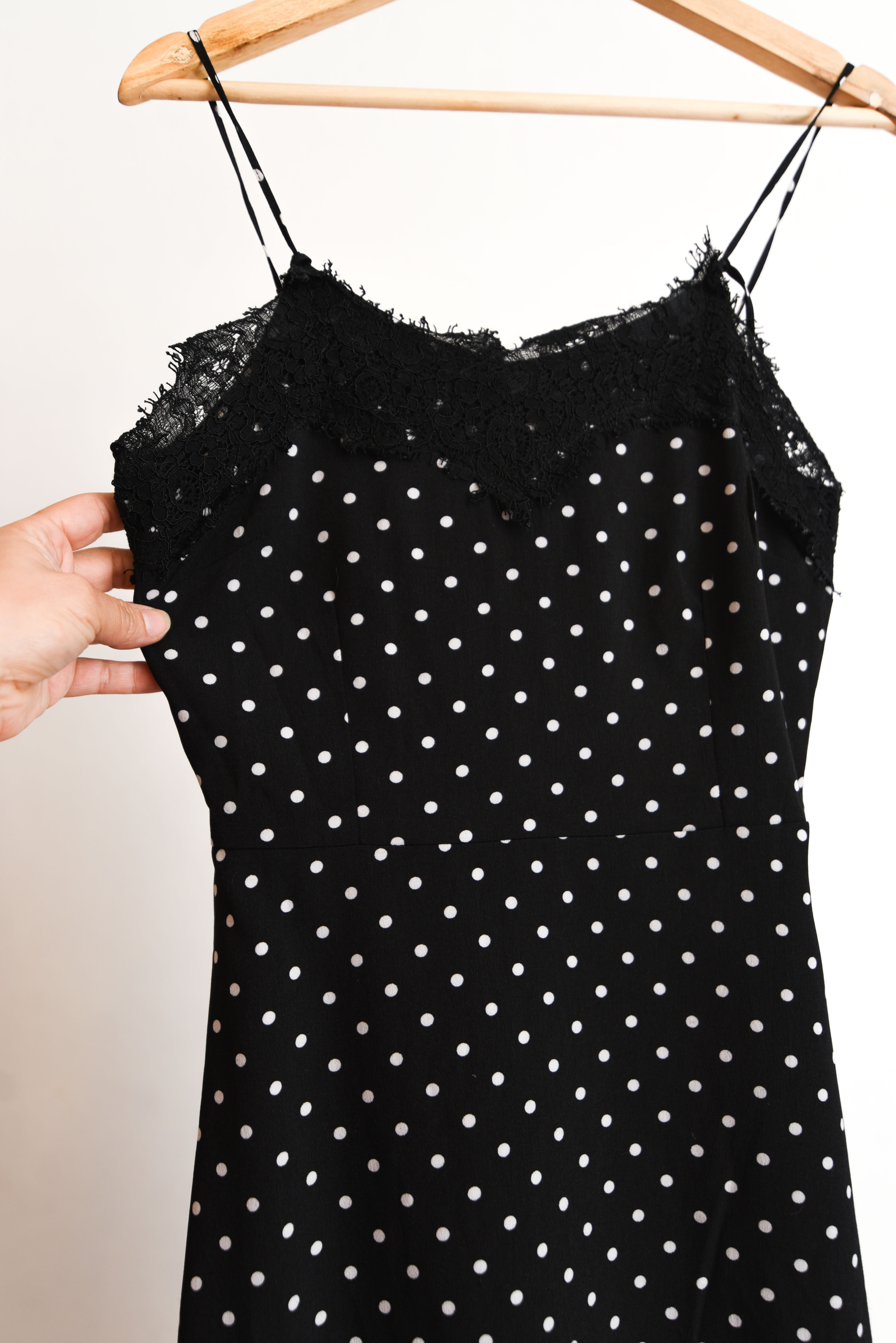 Vestido negro polka dots y encaje
