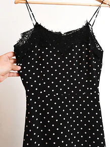 Vestido negro polka dots y encaje