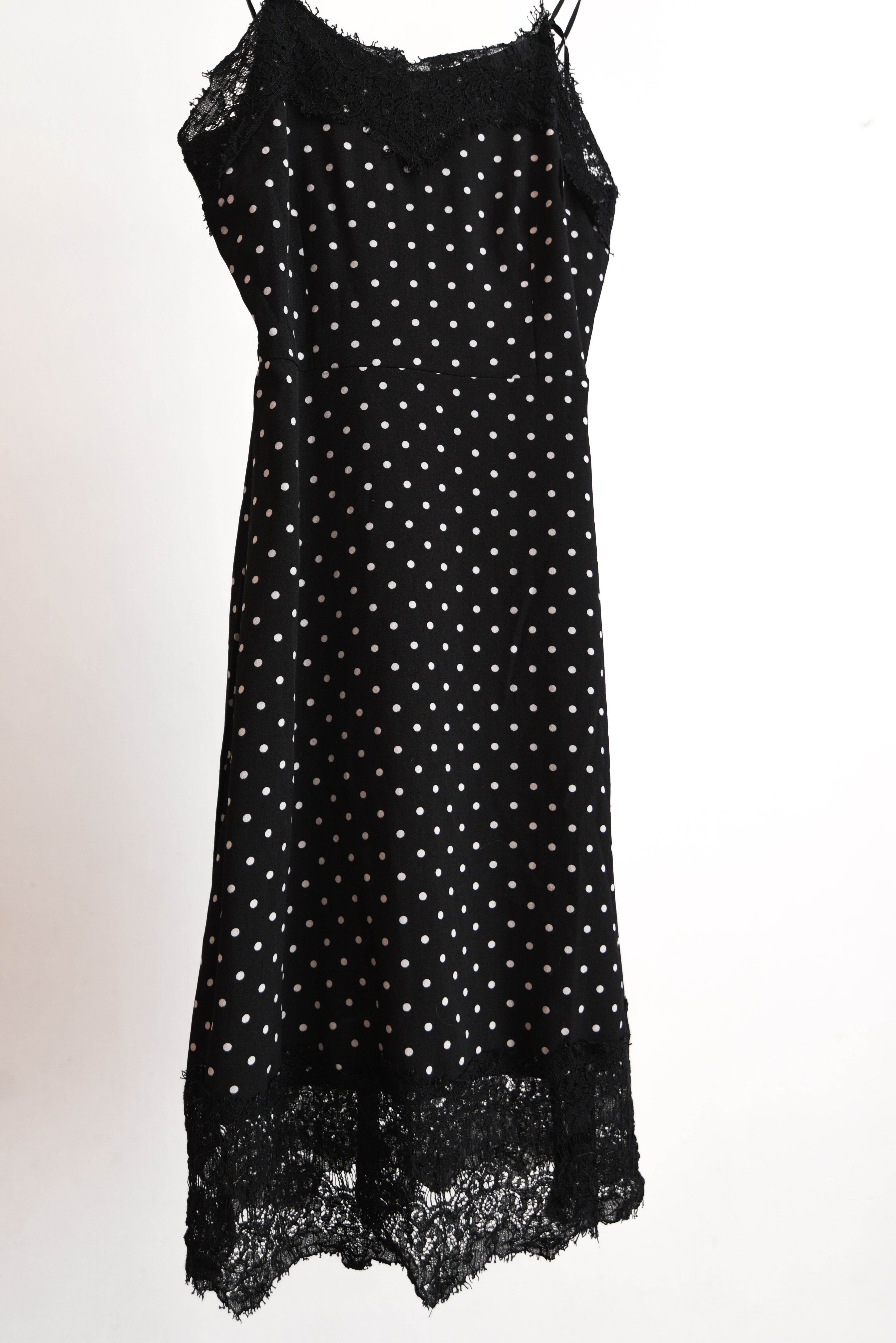 Vestido negro polka dots y encaje