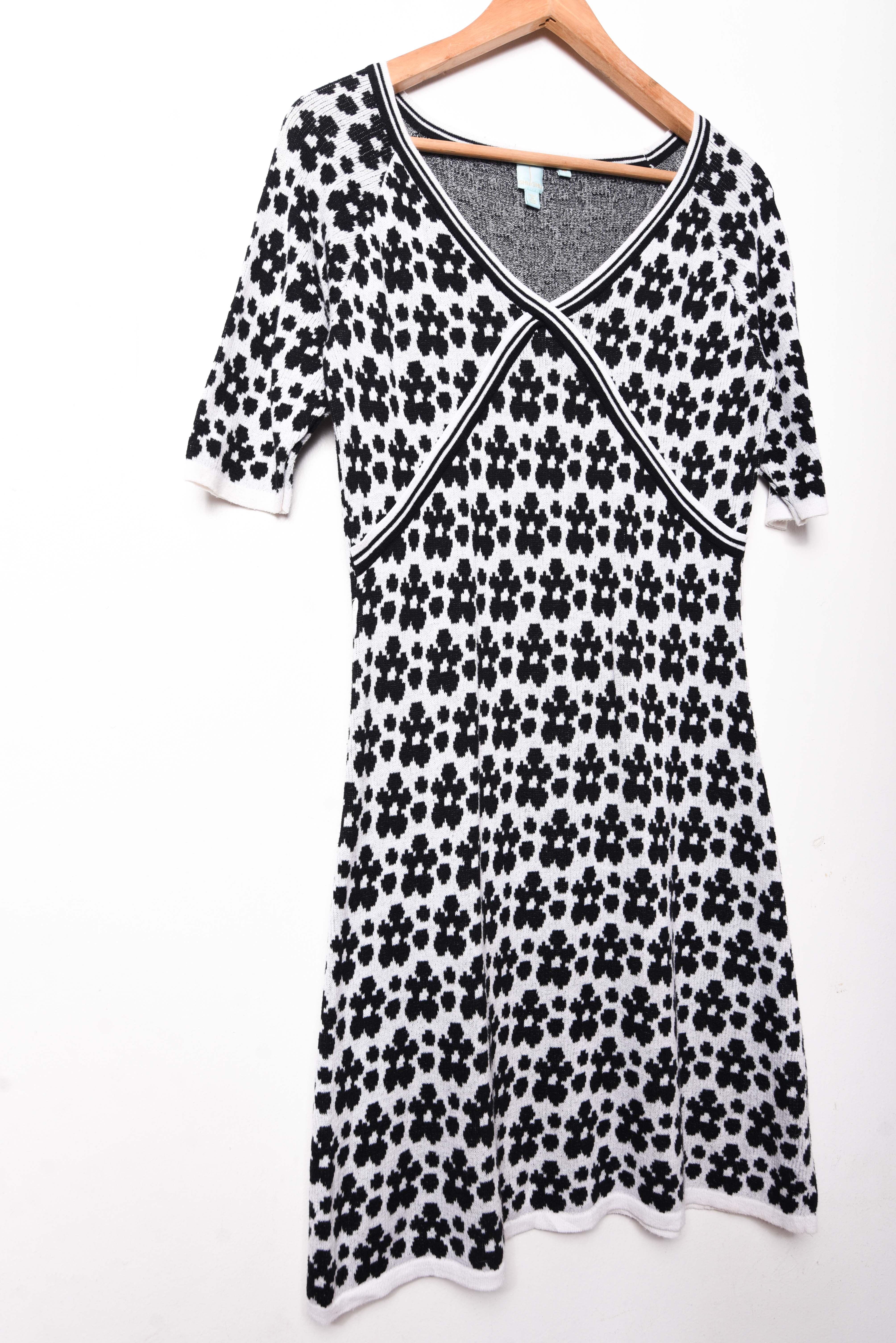 Vestido tejido floral b&w