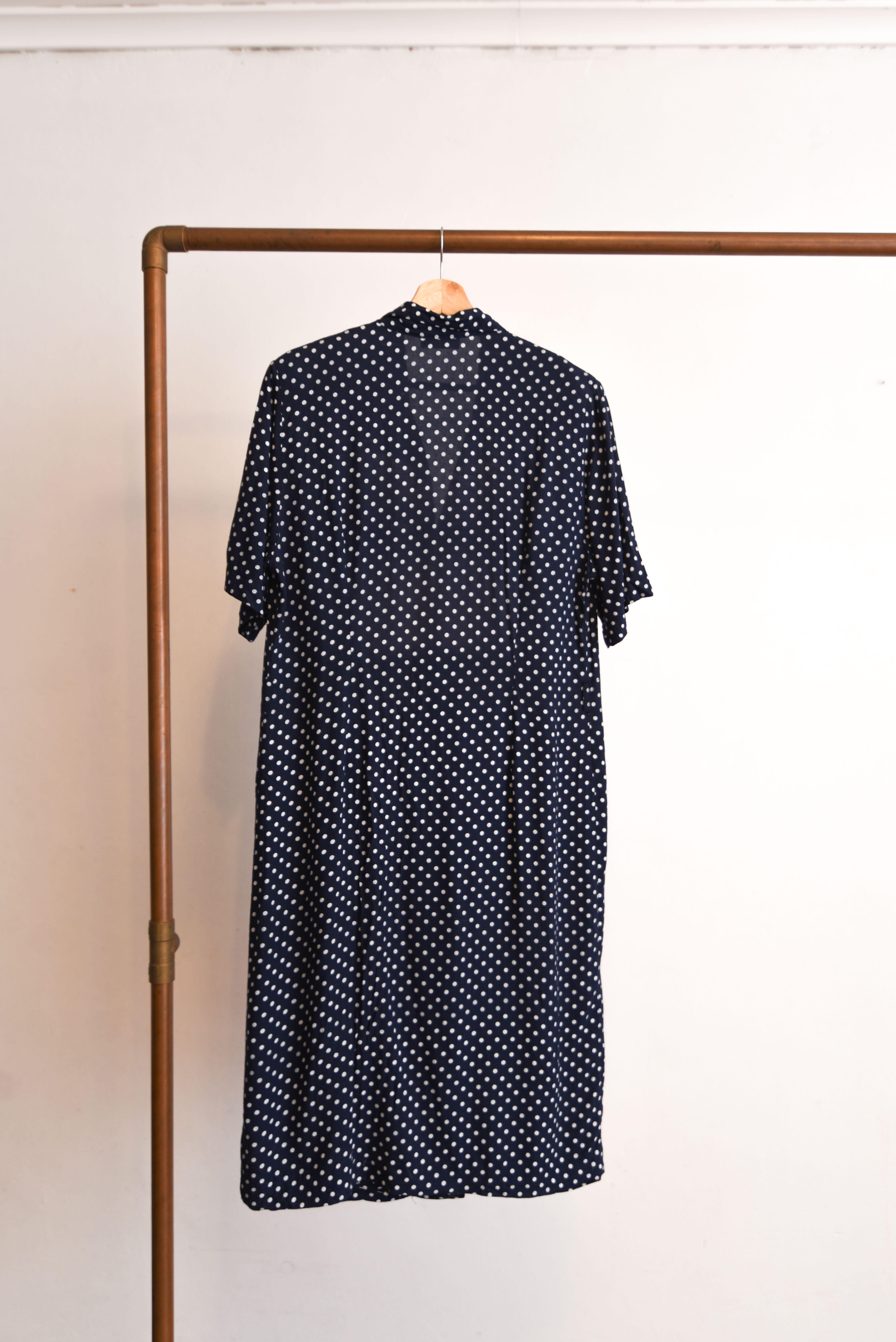 Vestido camisero azul navy polka dots