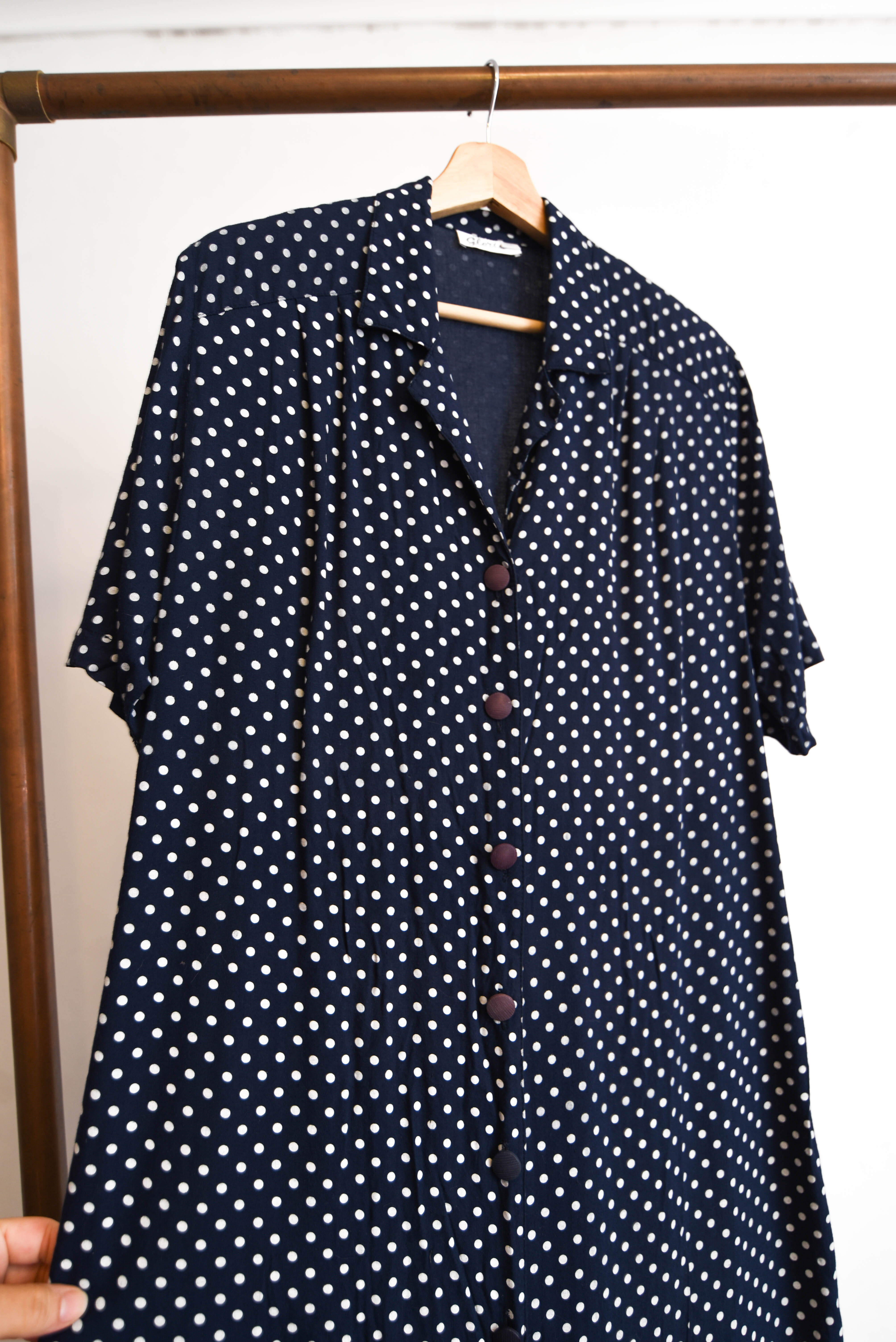 Vestido camisero azul navy polka dots
