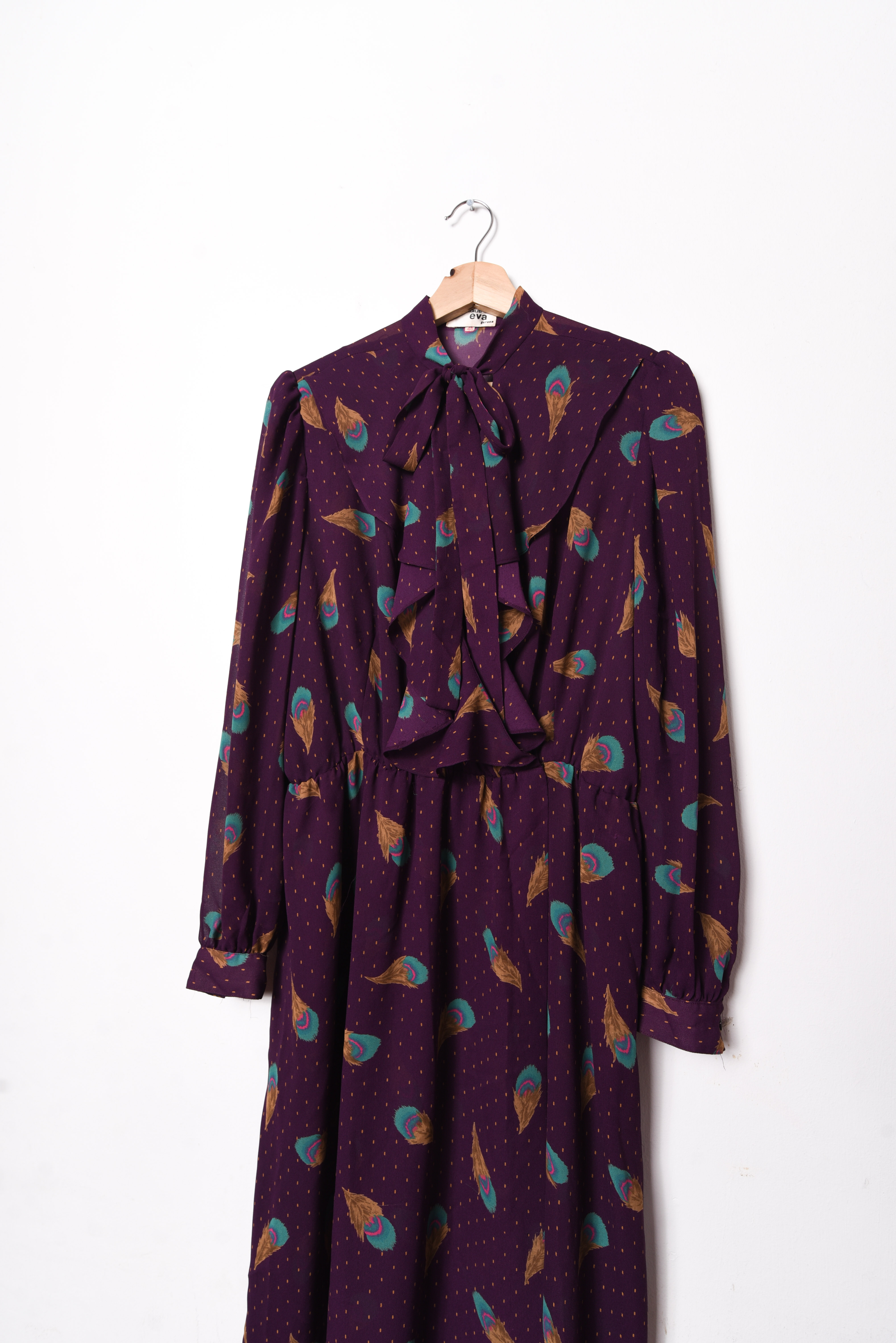 Vestido vintage morado plumas