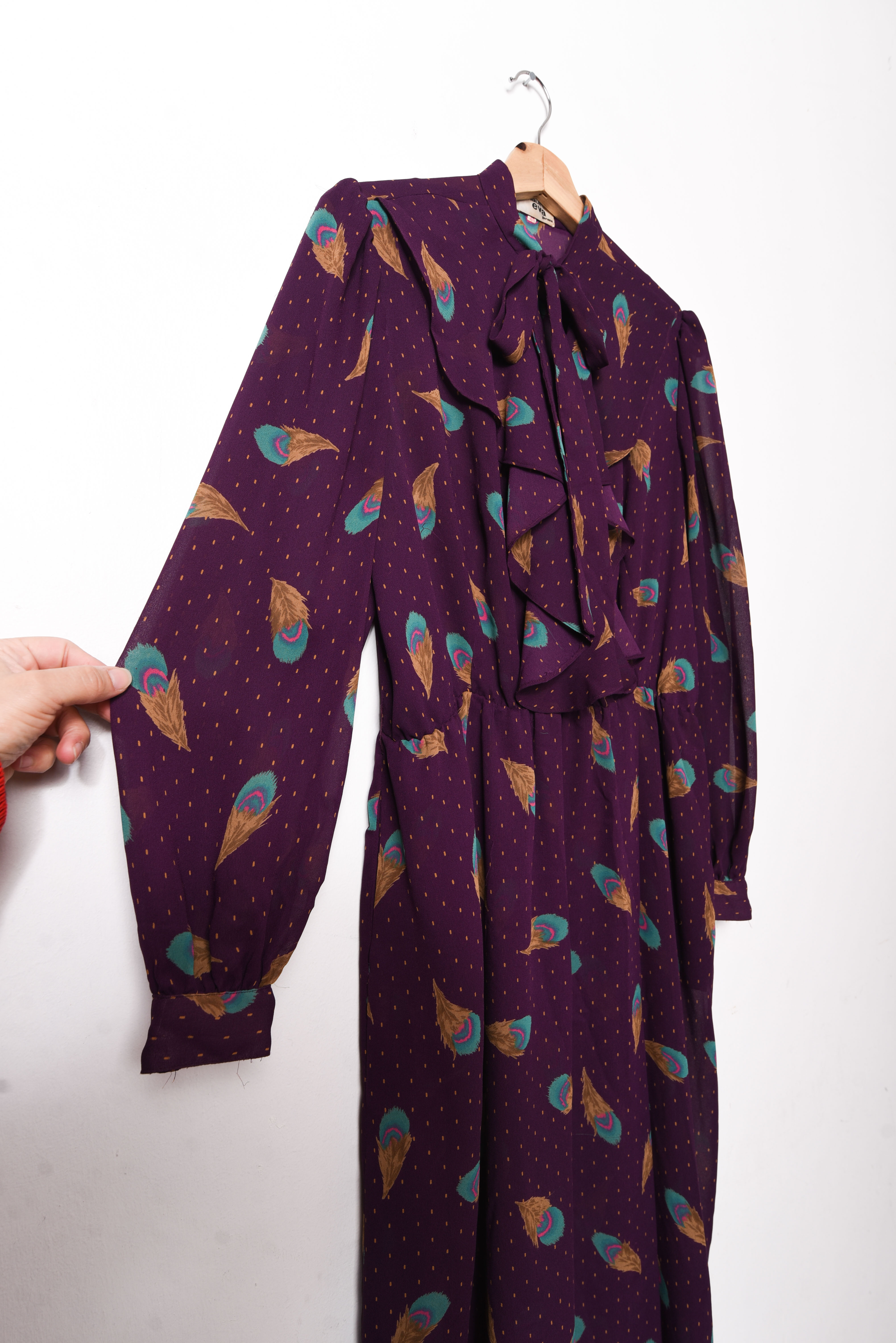 Vestido vintage morado plumas