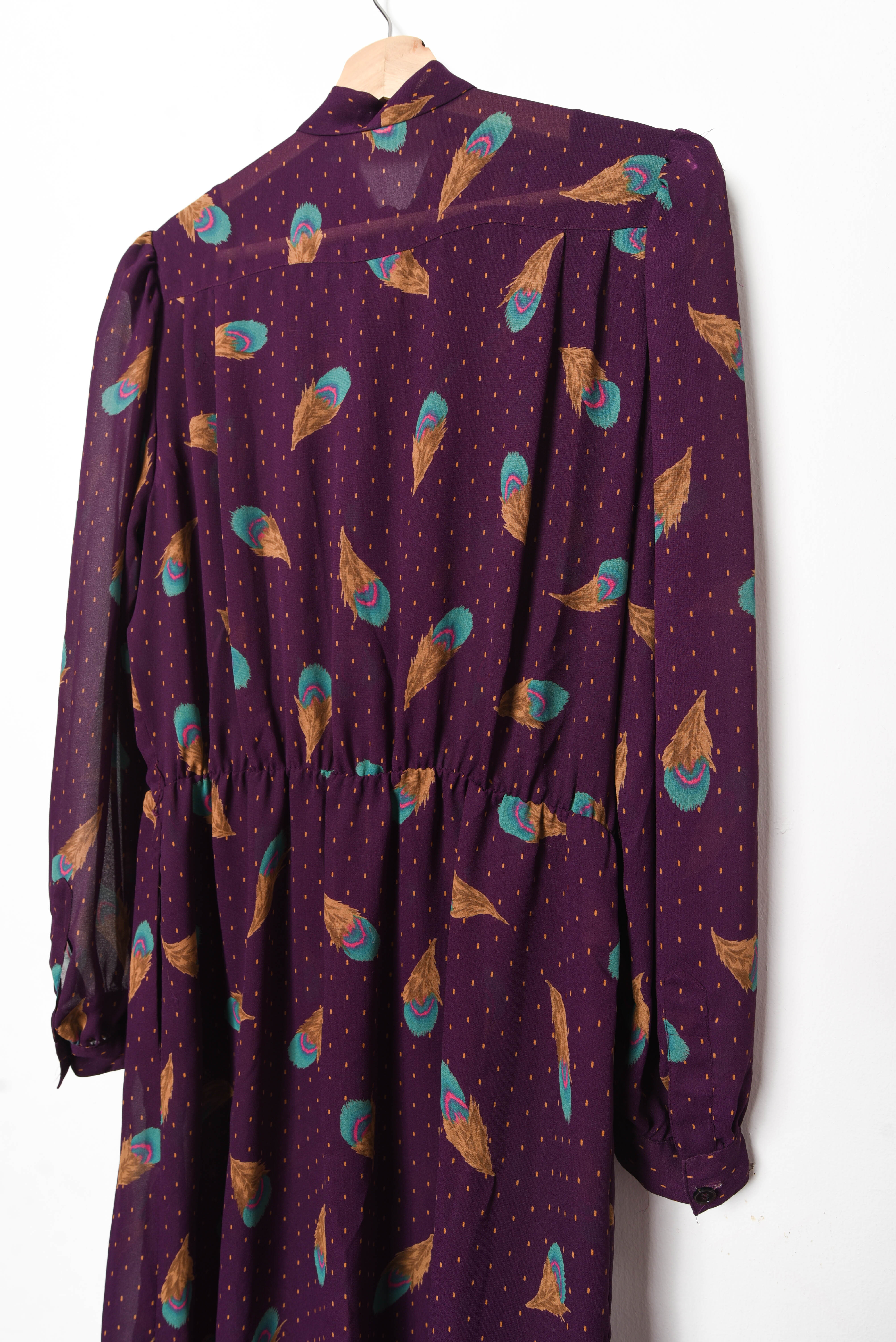 Vestido vintage morado plumas