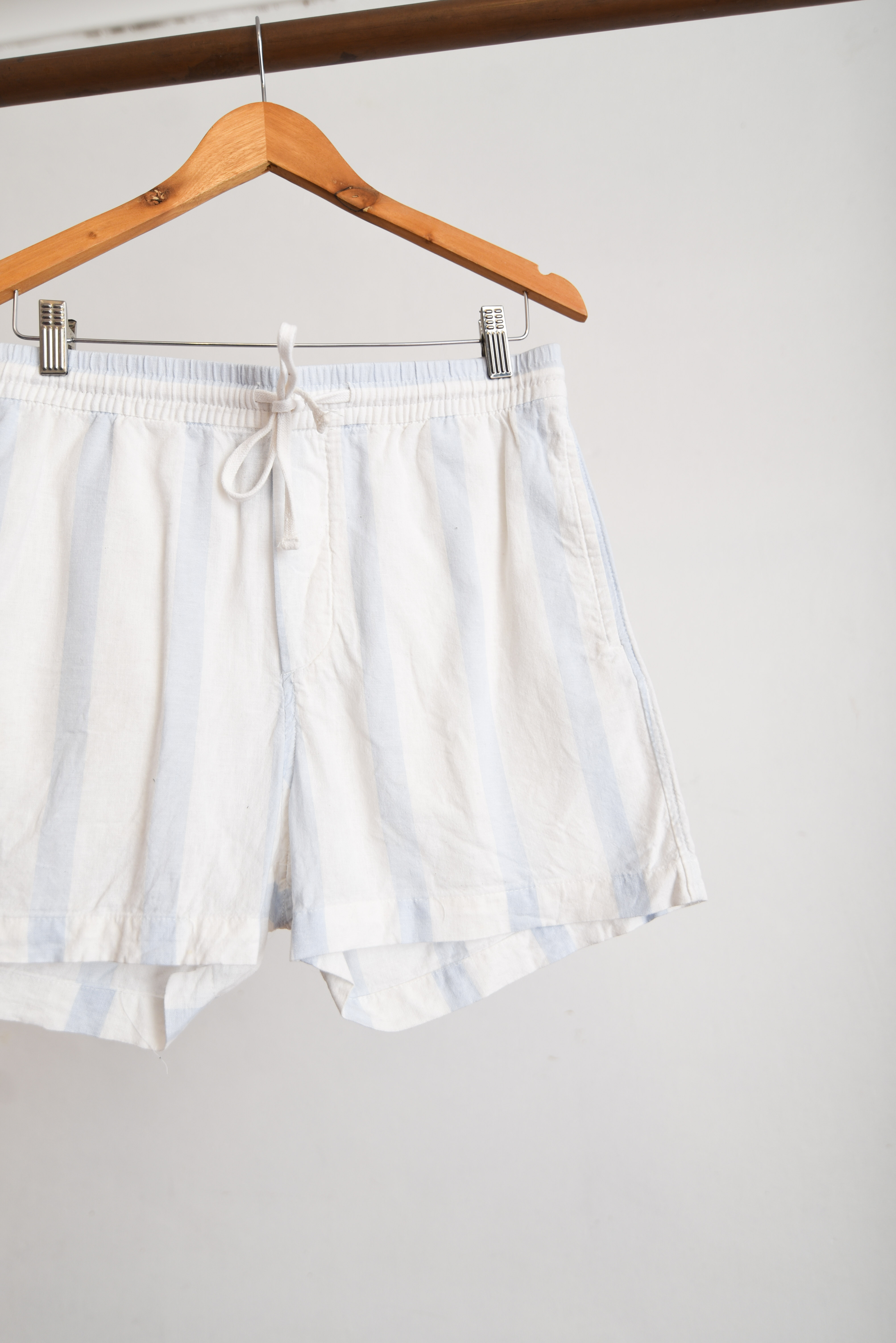 Short celeste franjas lino