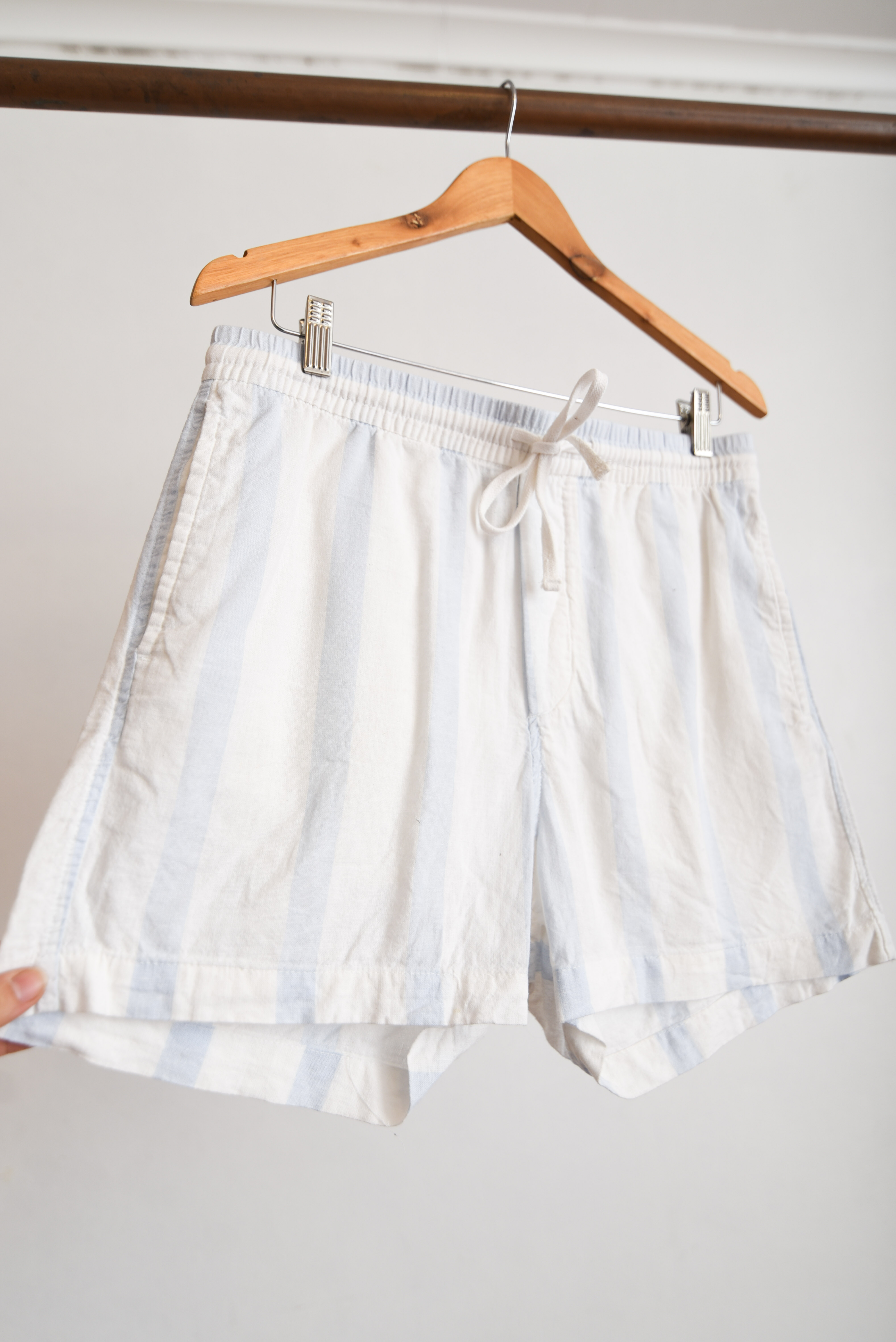 Short celeste franjas lino