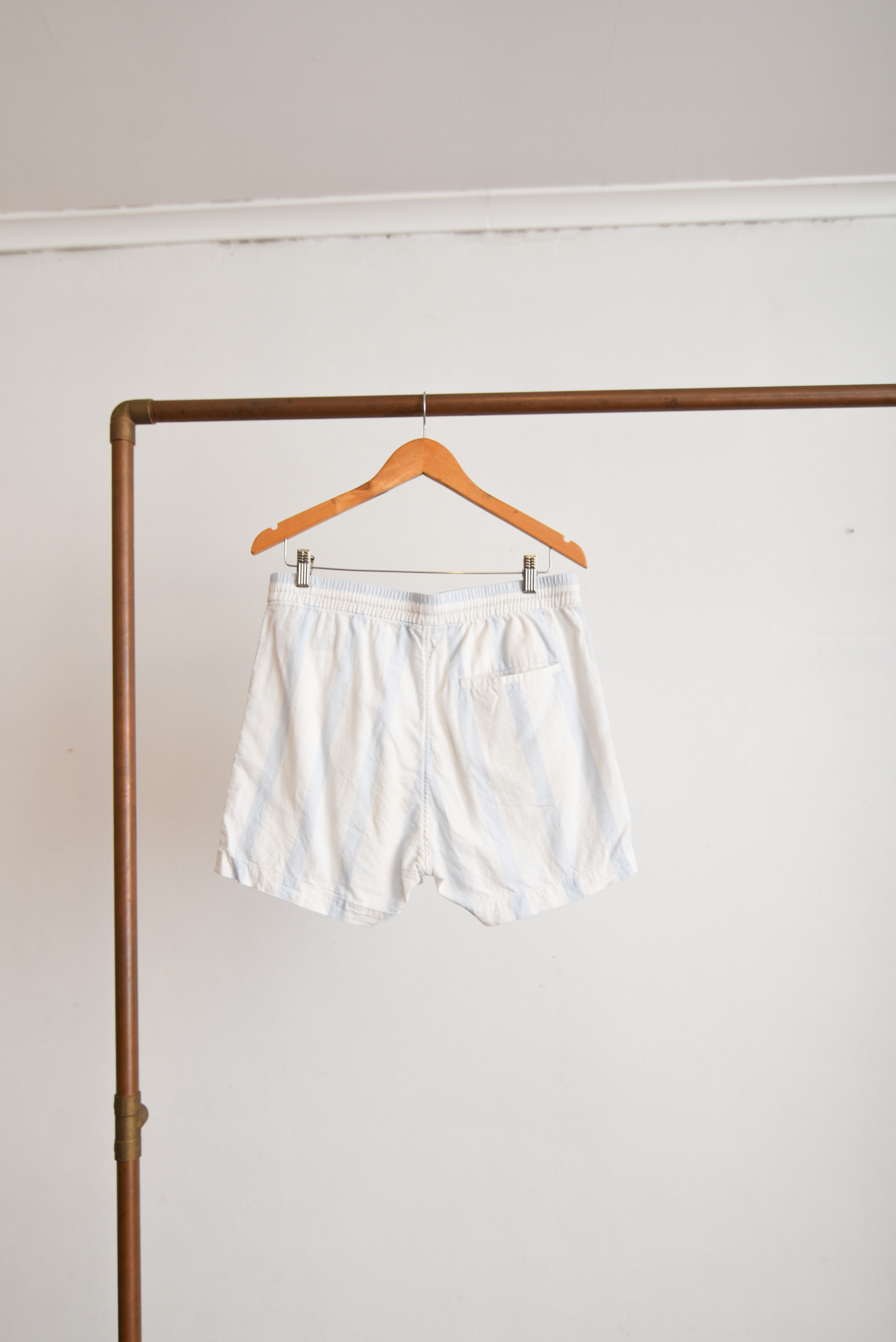 Short celeste franjas lino