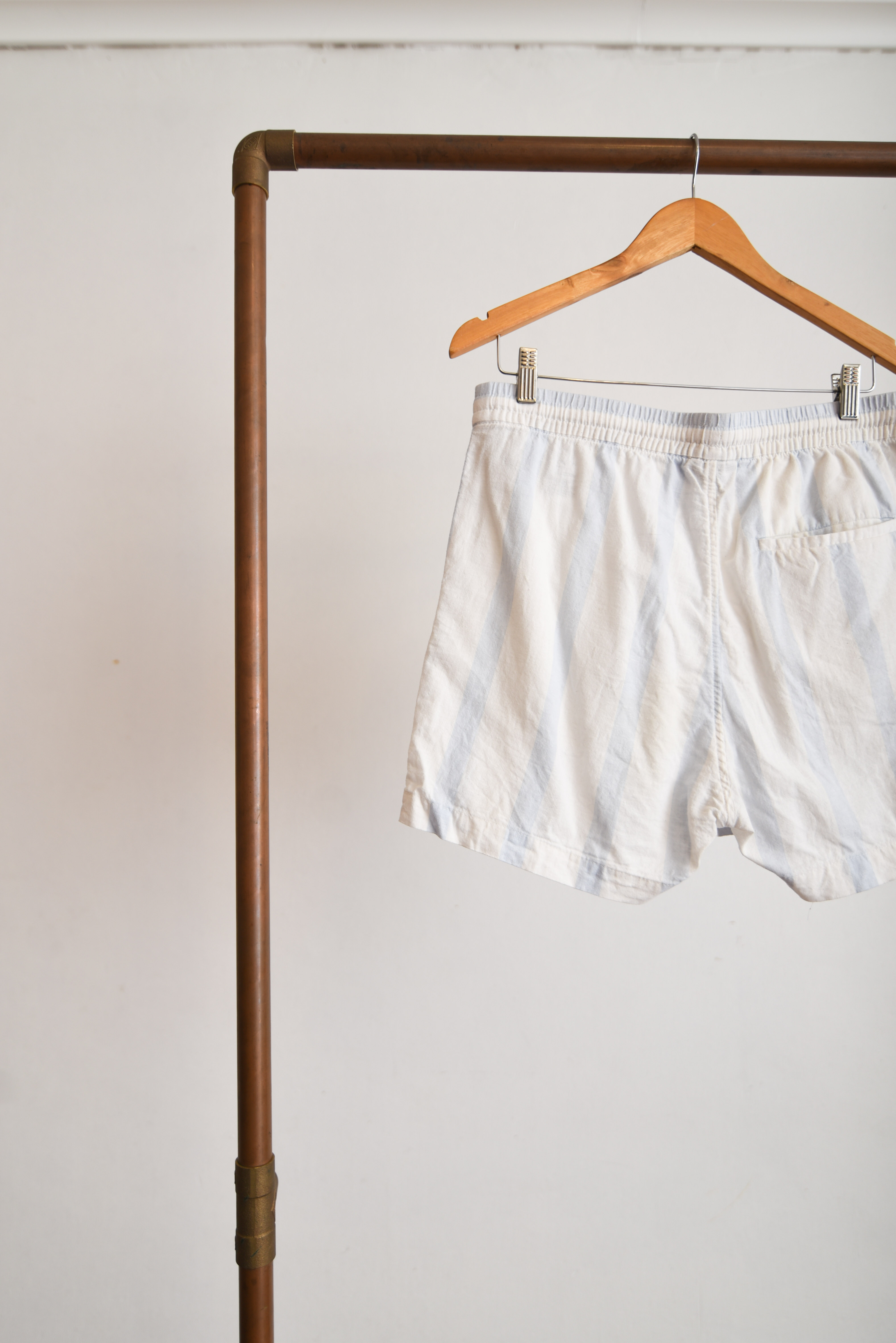 Short celeste franjas lino