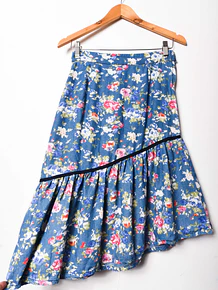 Falda denim floral asimétrica