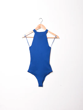 Body azul klein acanalado