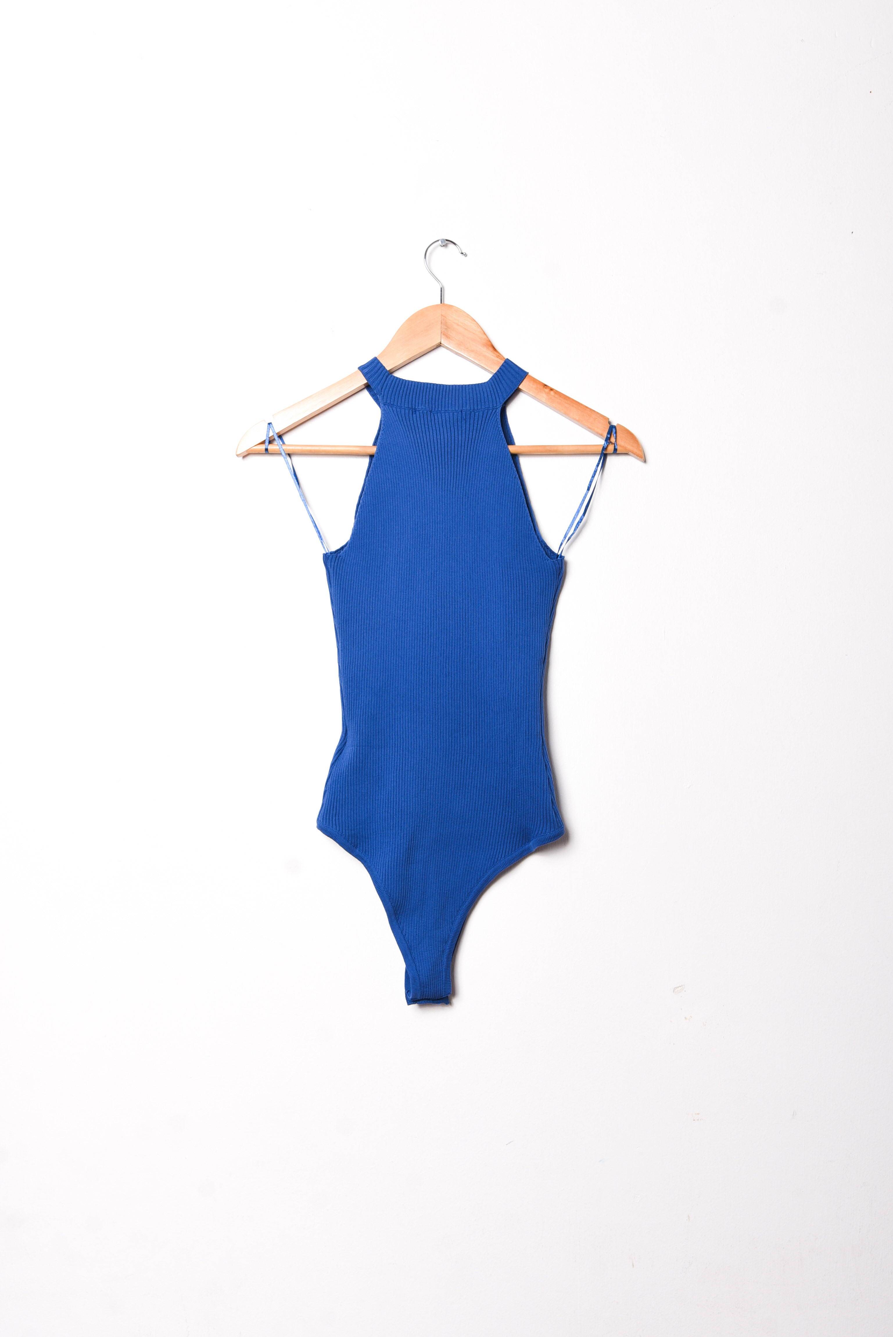 Body azul klein acanalado