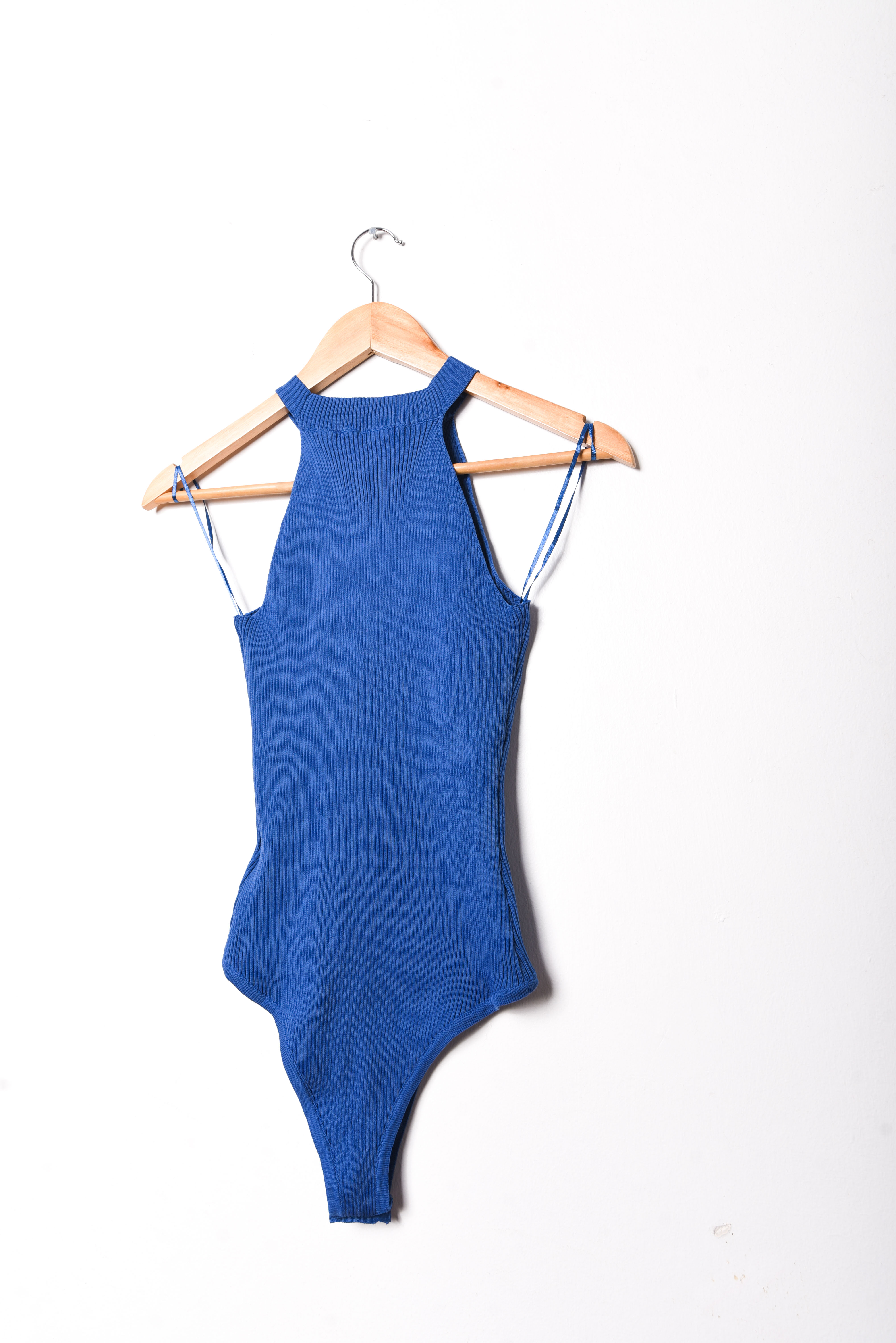 Body azul klein acanalado
