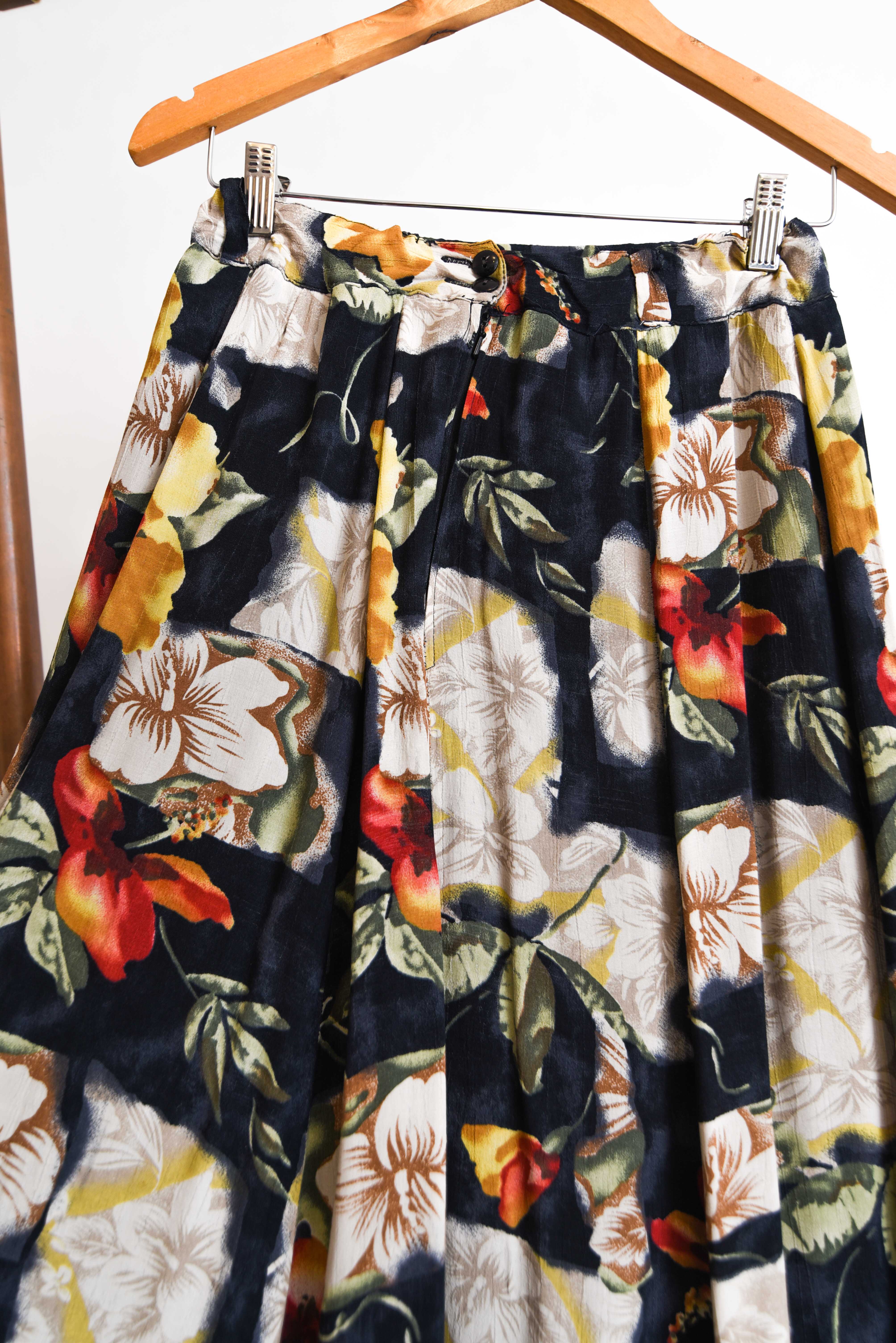 Falda midi floral navy
