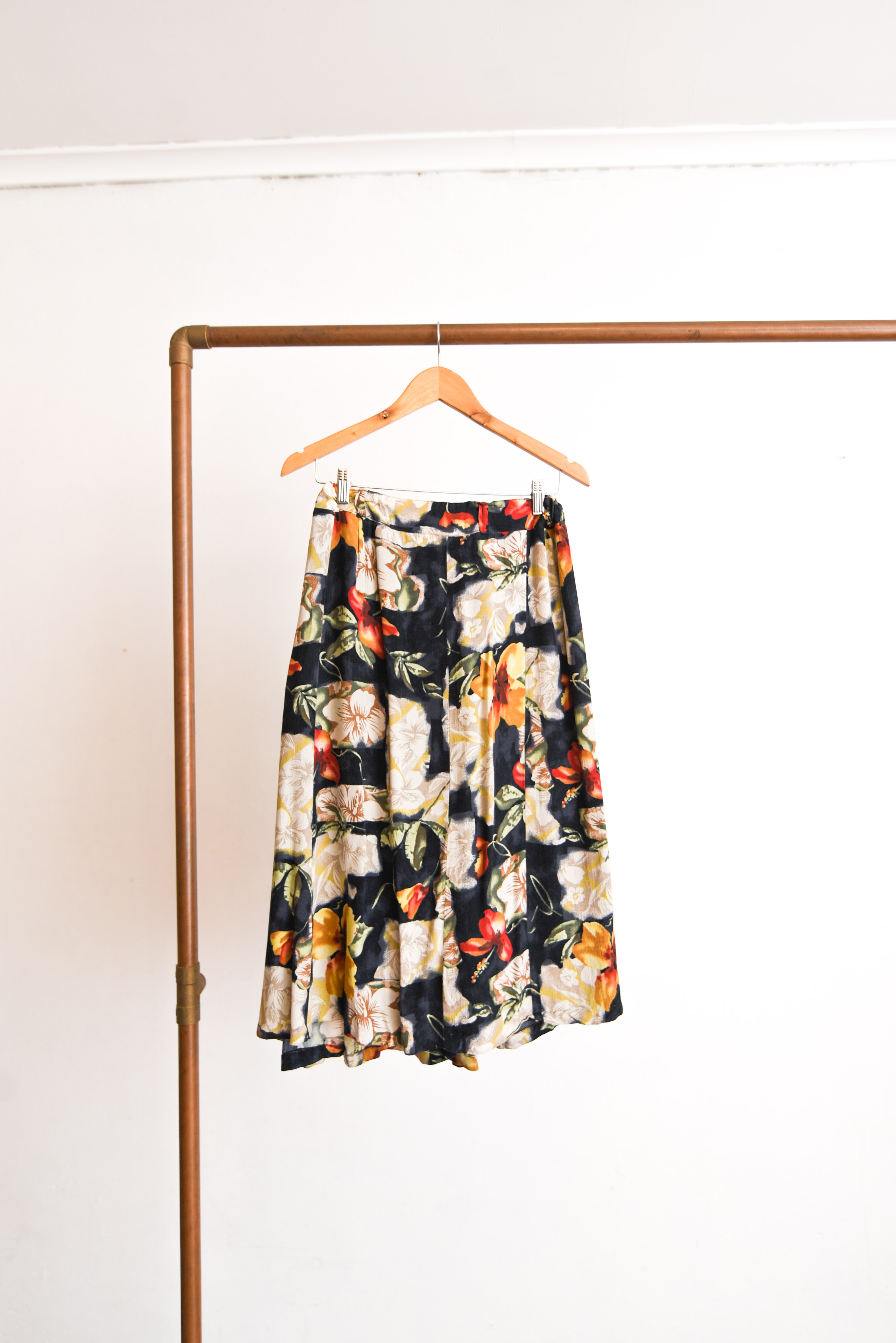 Falda midi floral navy