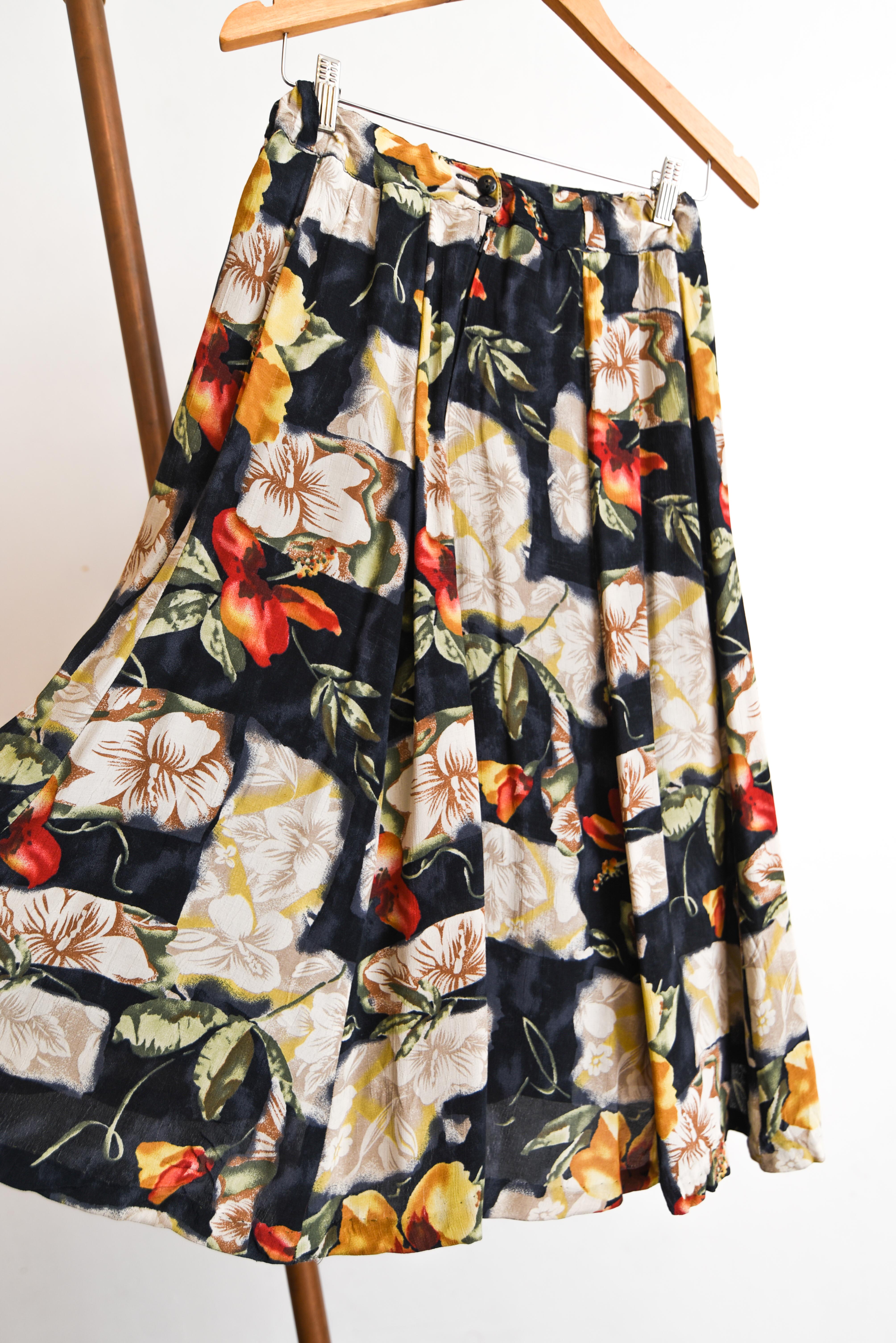 Falda midi floral navy
