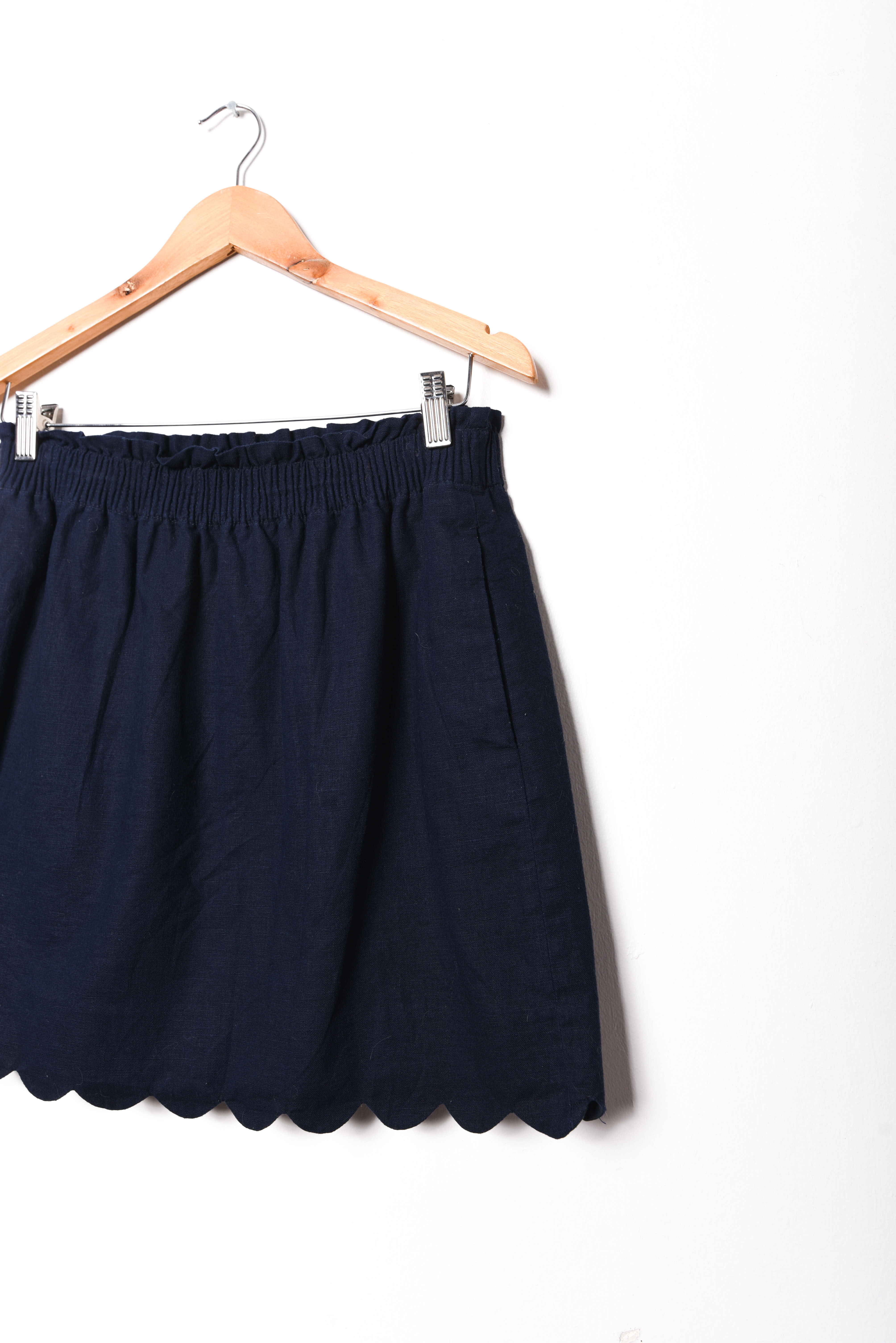Falda azul marino lino ondas