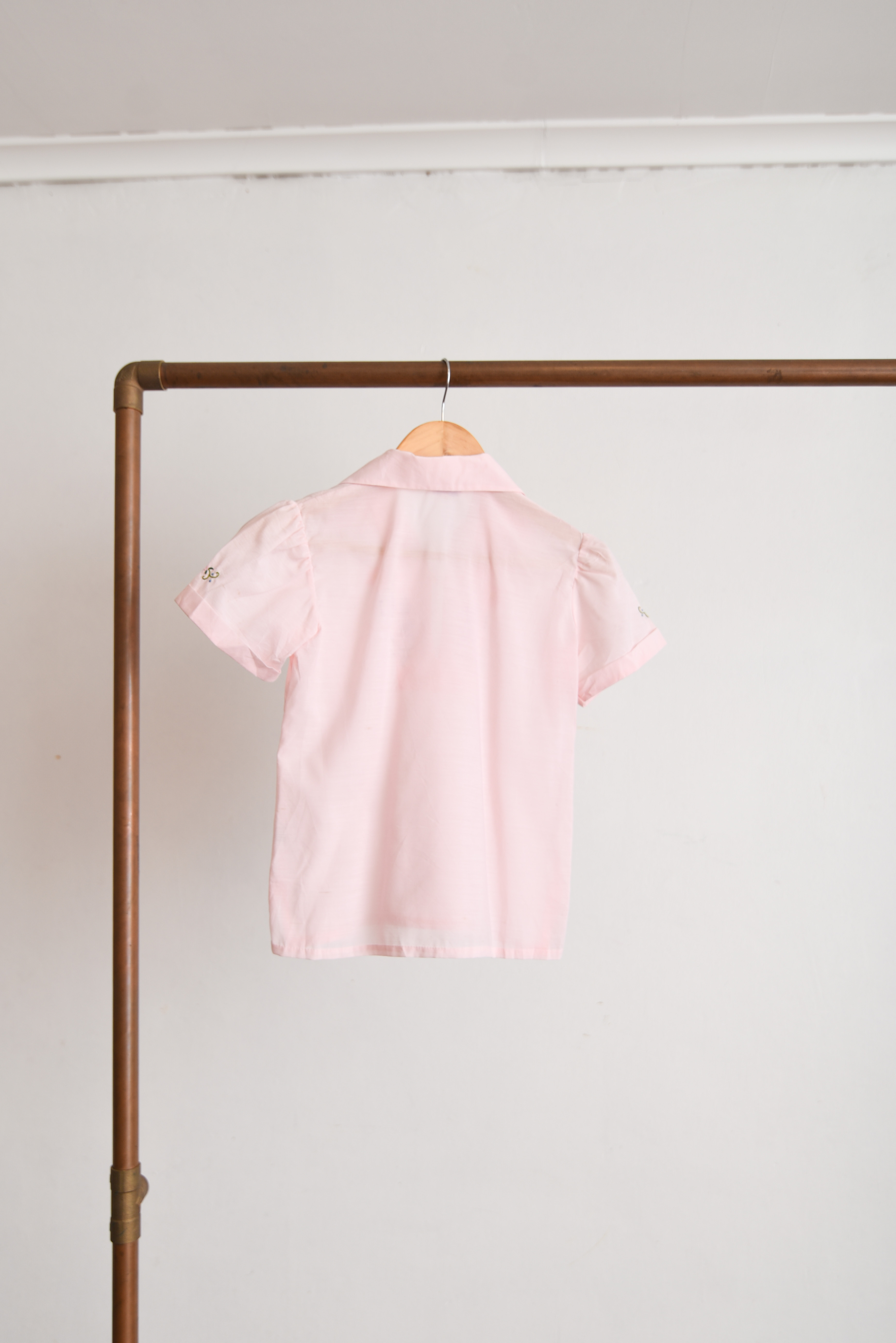 Blusa vintage 60s rosa pastel bordada petite