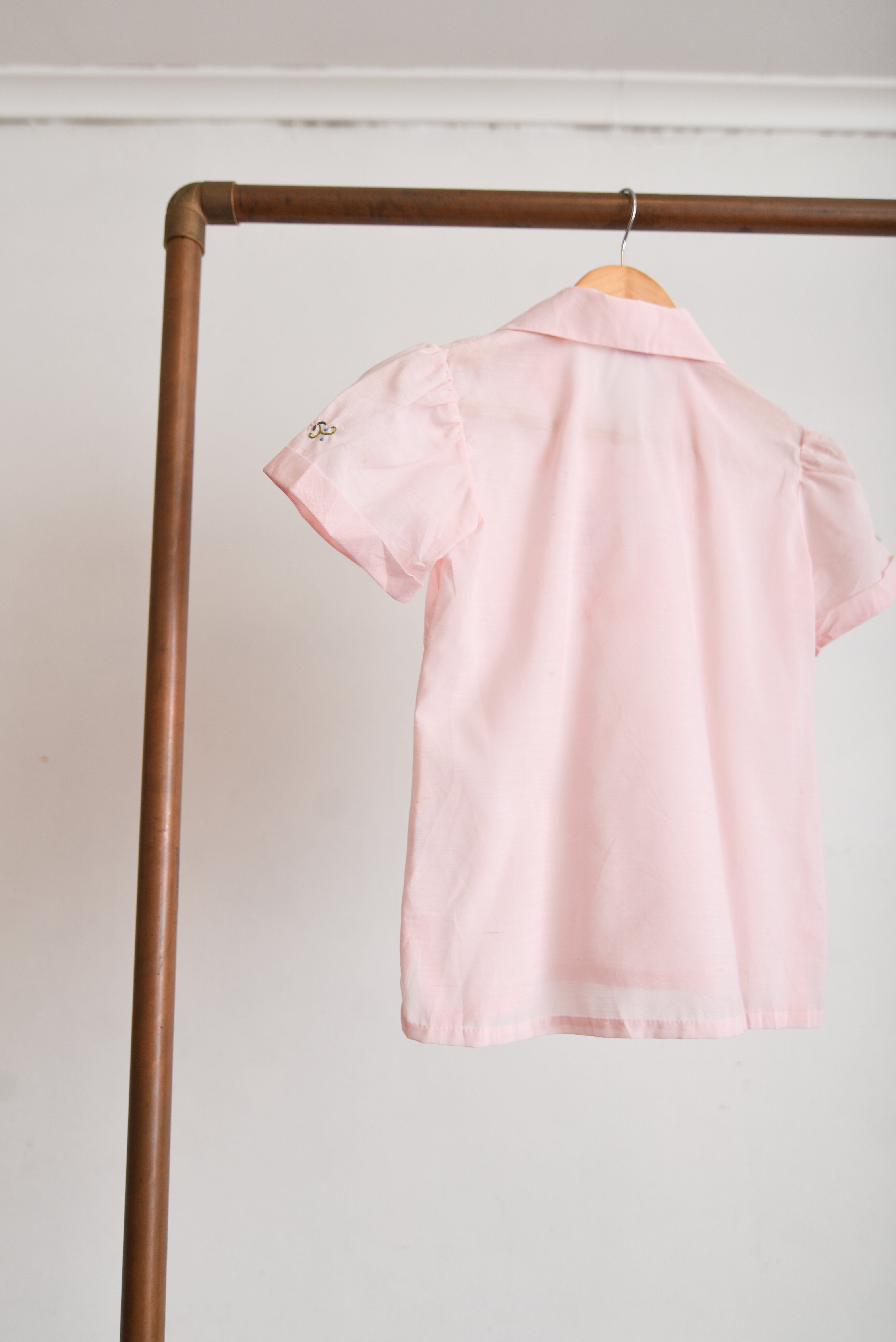 Blusa vintage 60s rosa pastel bordada petite