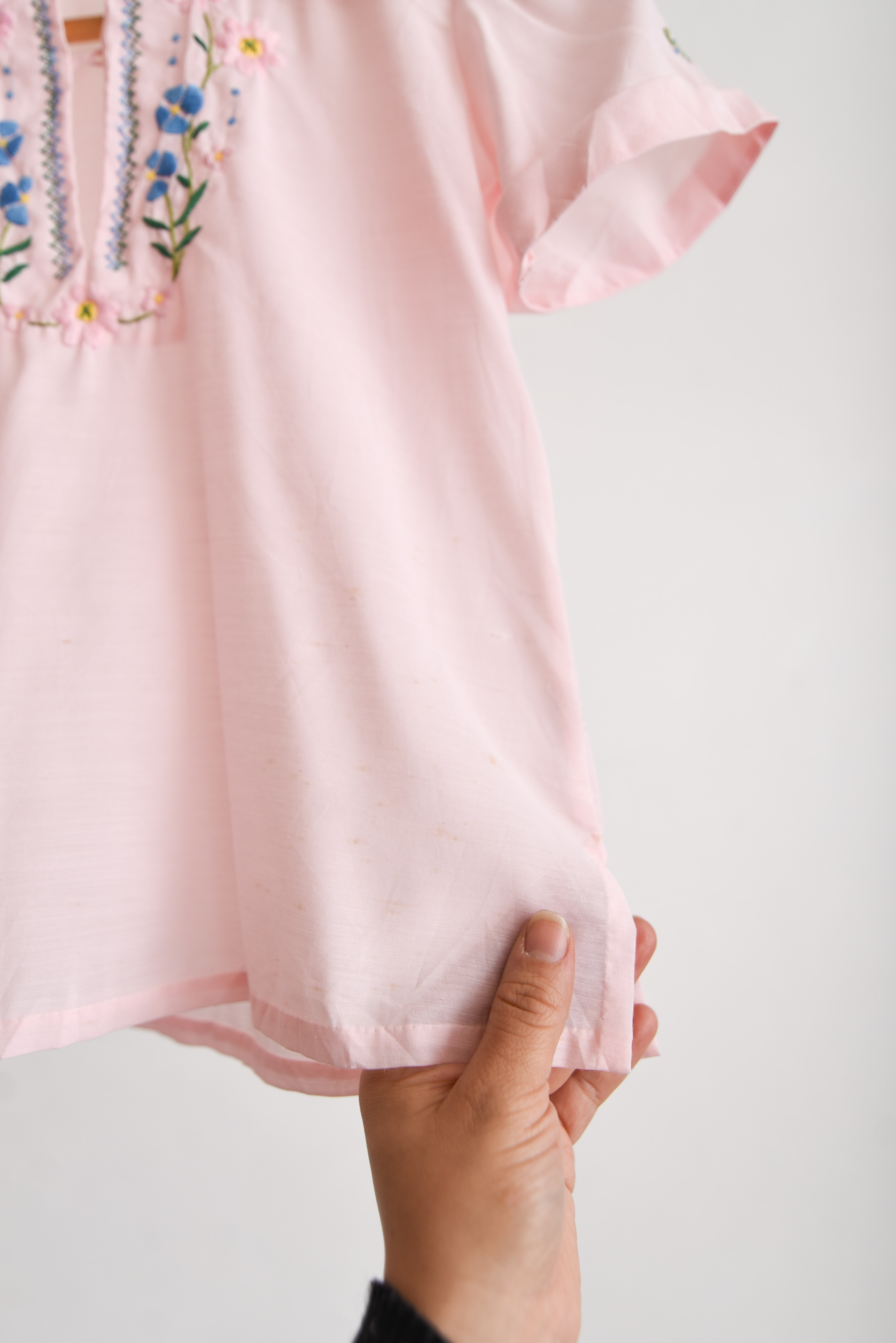 Blusa vintage 60s rosa pastel bordada petite